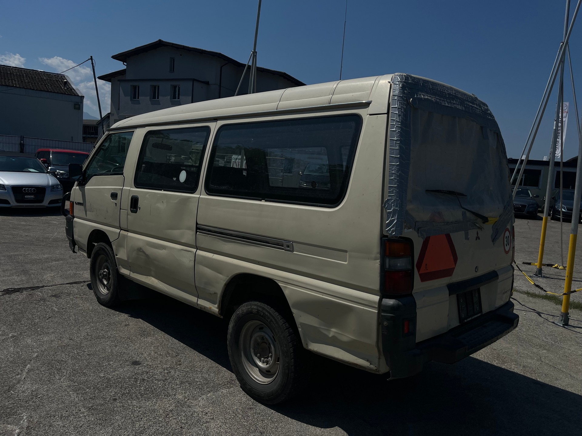 MITSUBISHI L 300-image-3