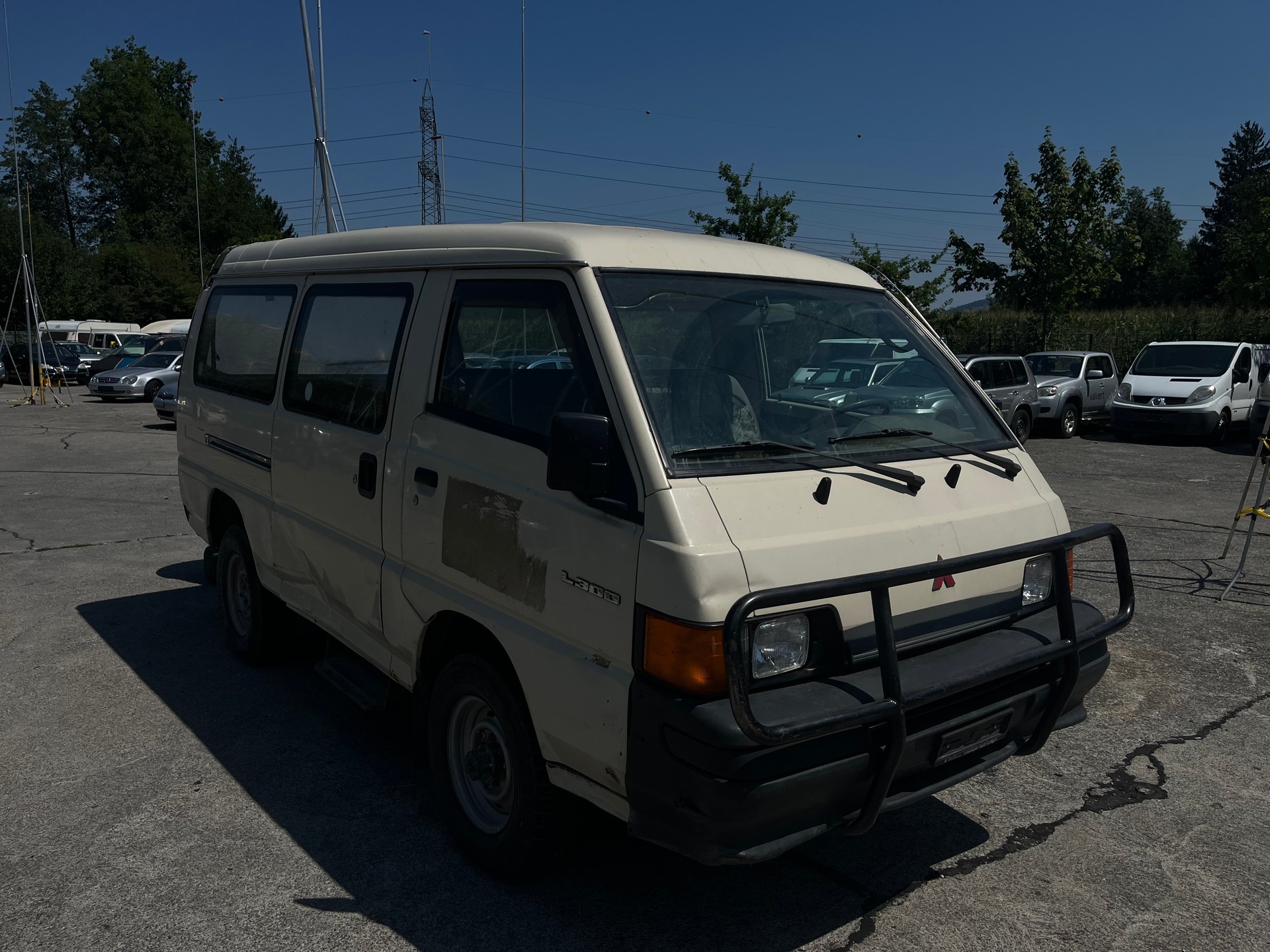 MITSUBISHI L 300-image-2