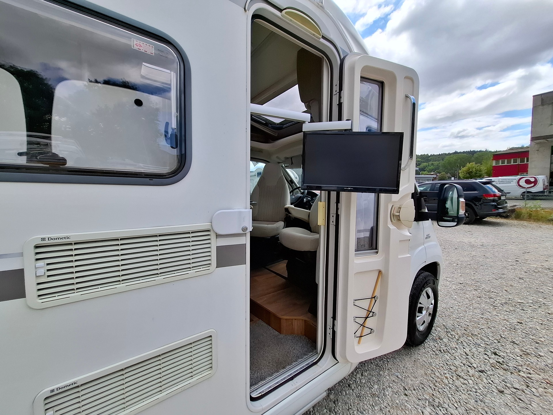 HYMER EXIS t474 - idealer Reisewagen mit Längsbett-image-14