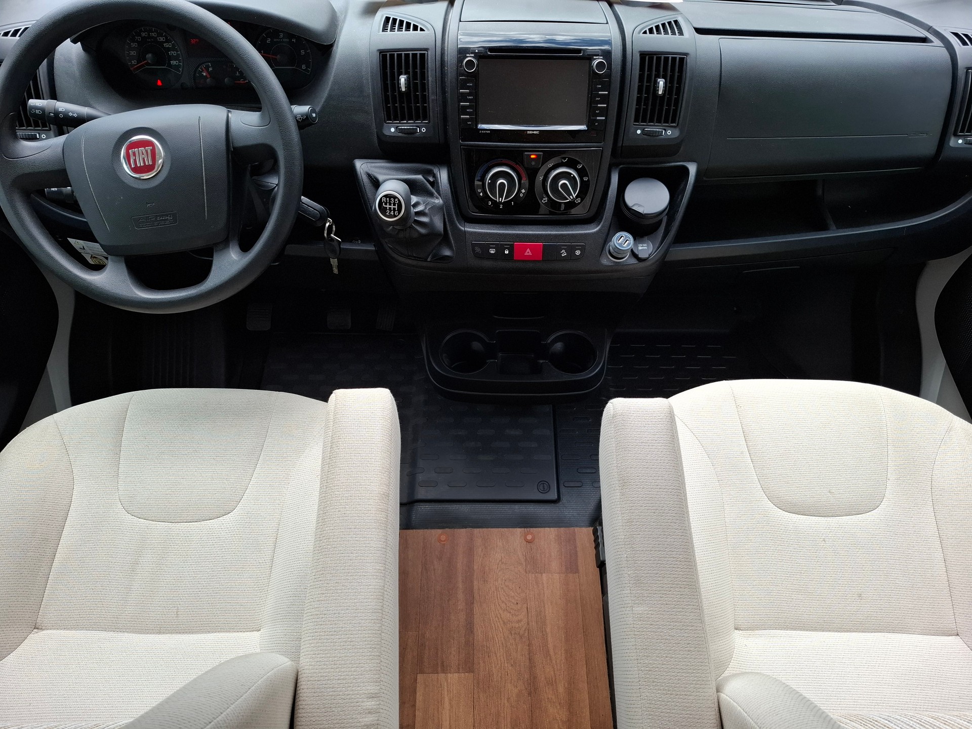 HYMER EXIS t474 - idealer Reisewagen mit Längsbett-image-7