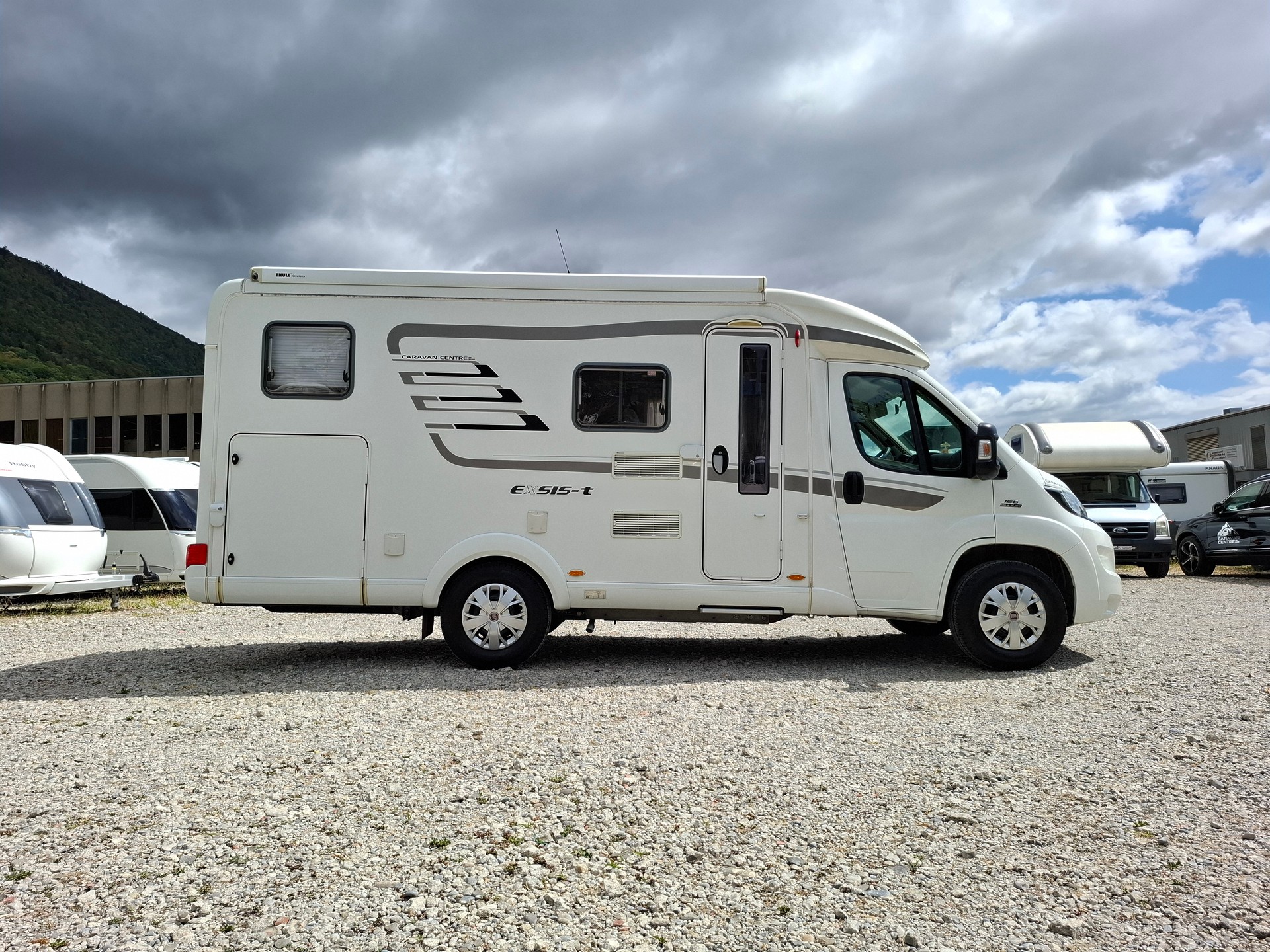 HYMER EXIS t474 - idealer Reisewagen mit Längsbett-image-2
