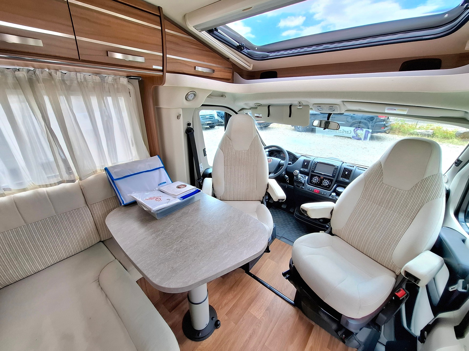 HYMER EXIS t474 - idealer Reisewagen mit Längsbett-image-8