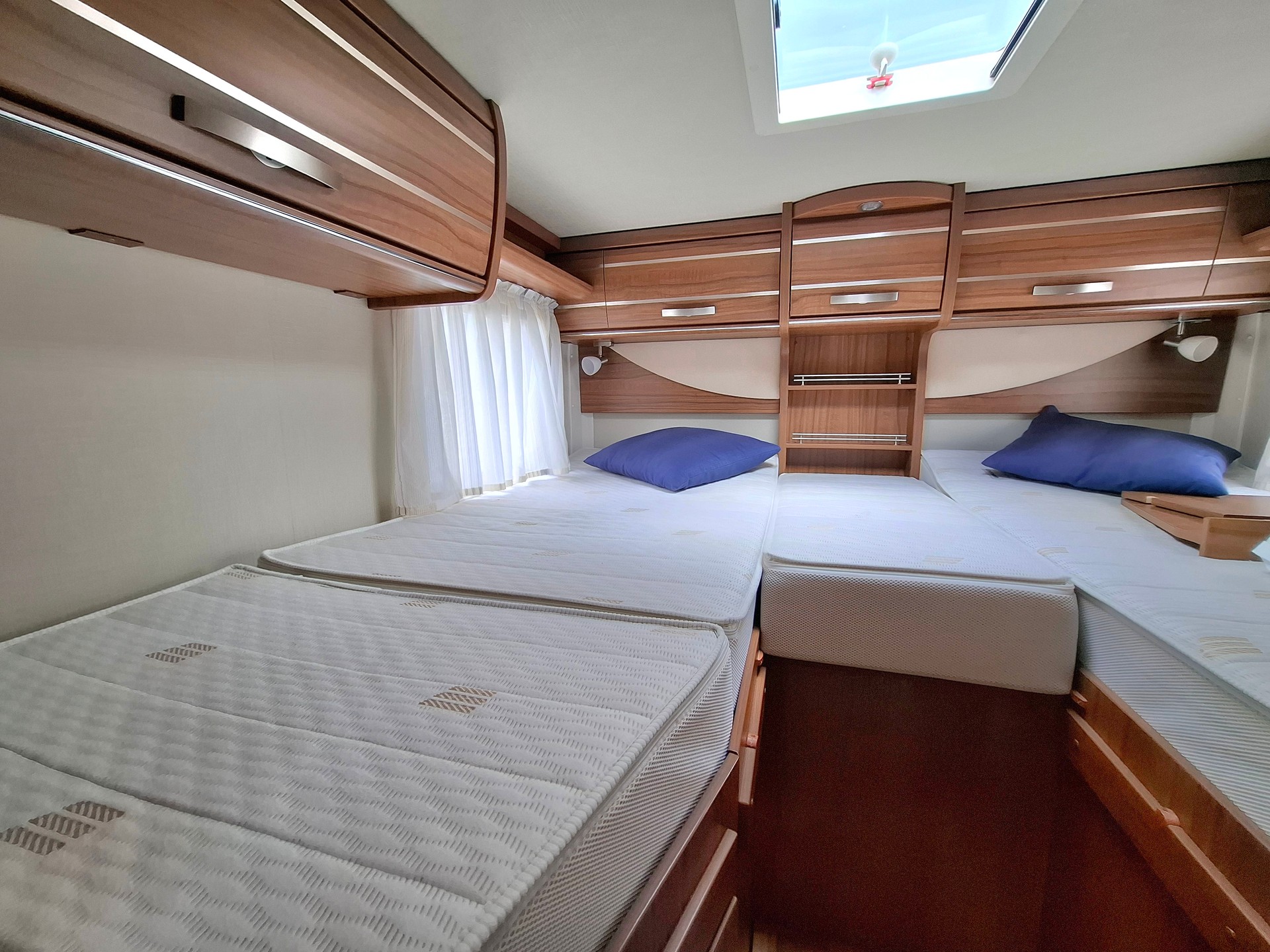 HYMER EXIS t474 - idealer Reisewagen mit Längsbett-image-11