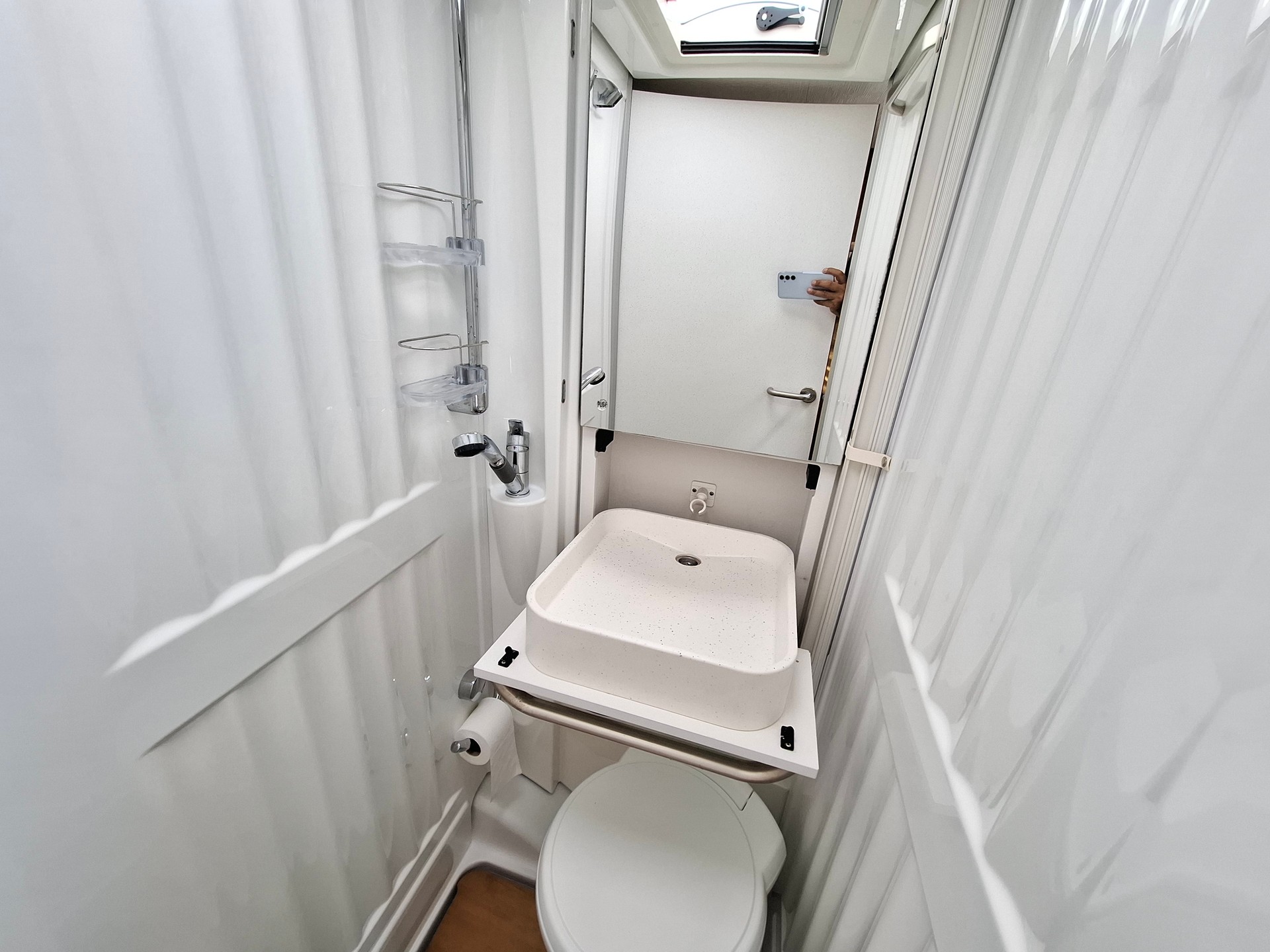 HYMER EXIS t474 - idealer Reisewagen mit Längsbett-image-13