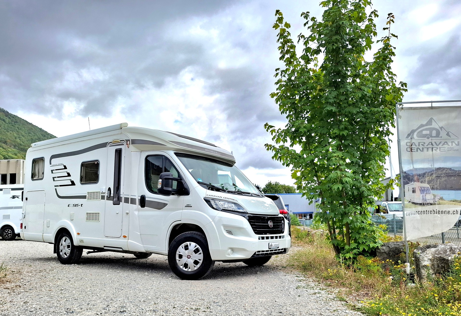 HYMER EXIS t474 - idealer Reisewagen mit Längsbett-image-0
