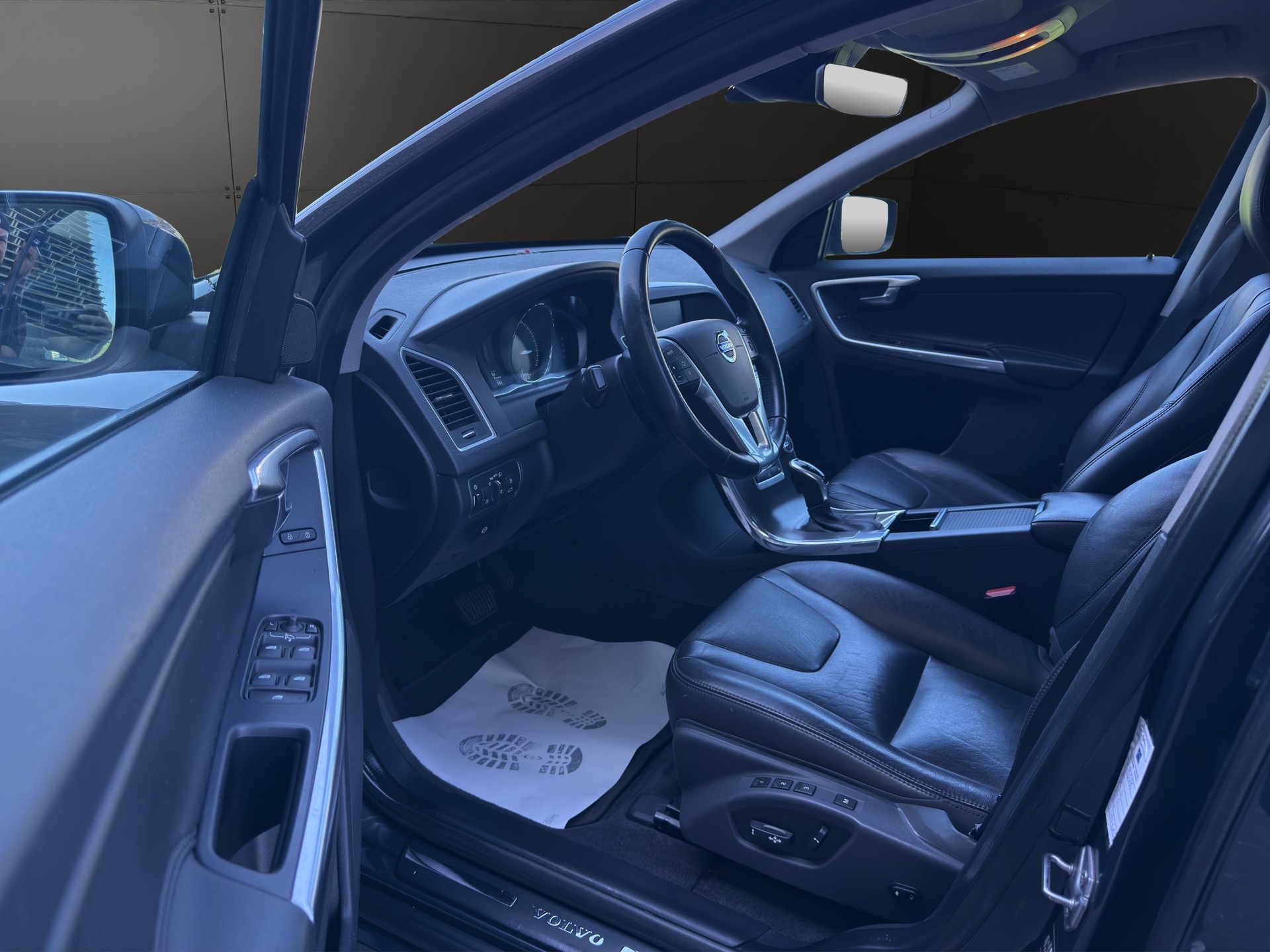 VOLVO VOLVO XC60 D3 Momentum Geartronic-image-10