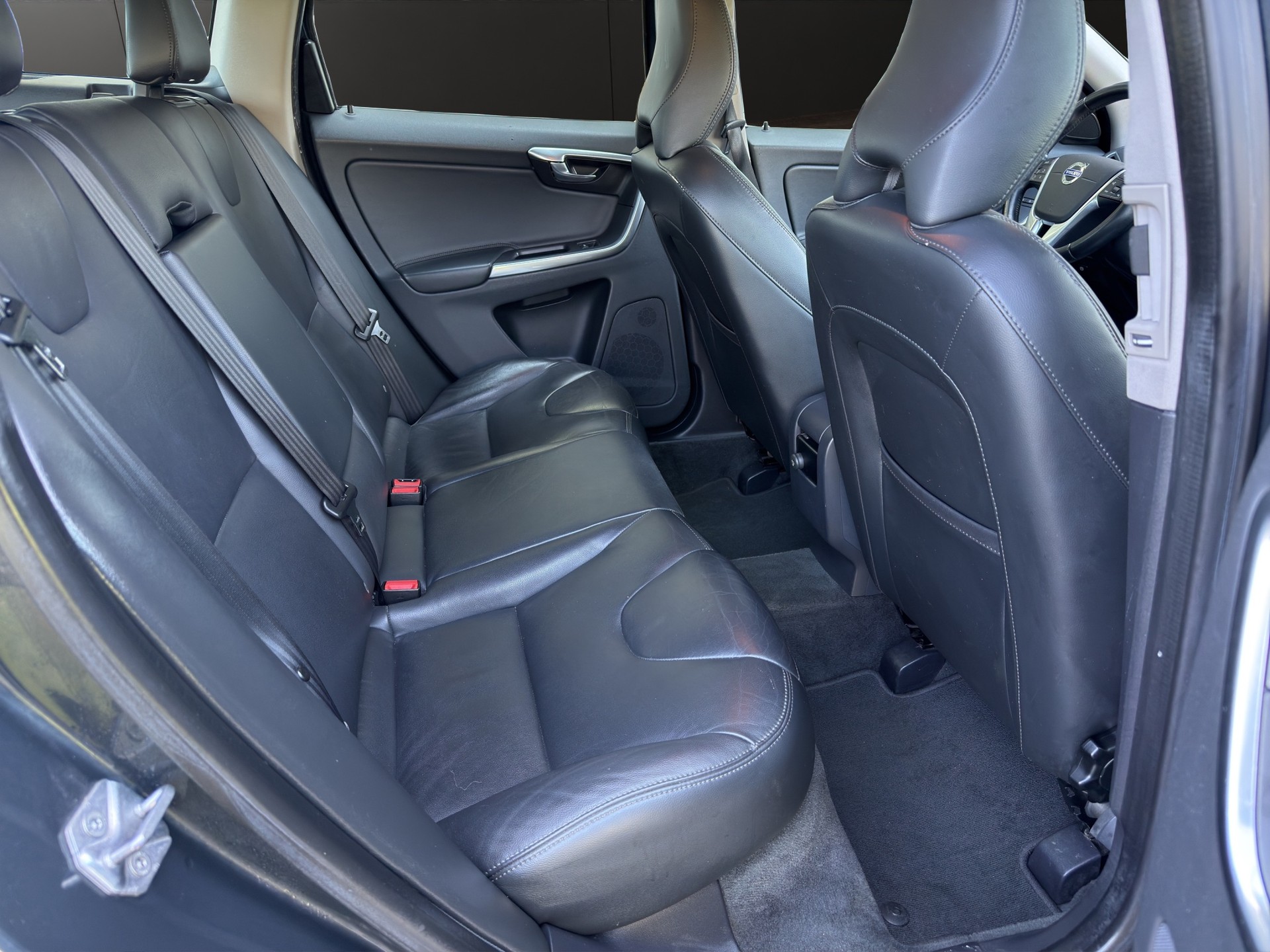 VOLVO VOLVO XC60 D3 Momentum Geartronic-image-14