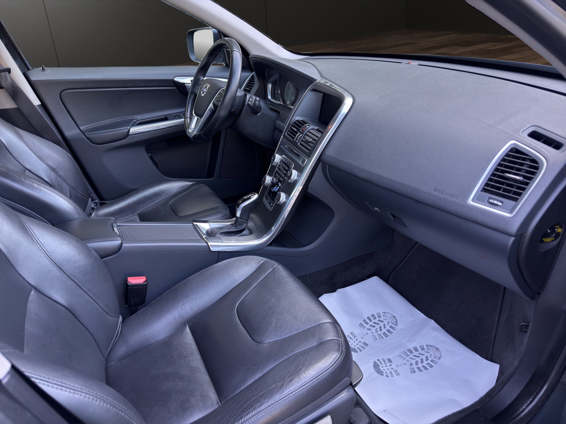 VOLVO VOLVO XC60 D3 Momentum Geartronic-image-13