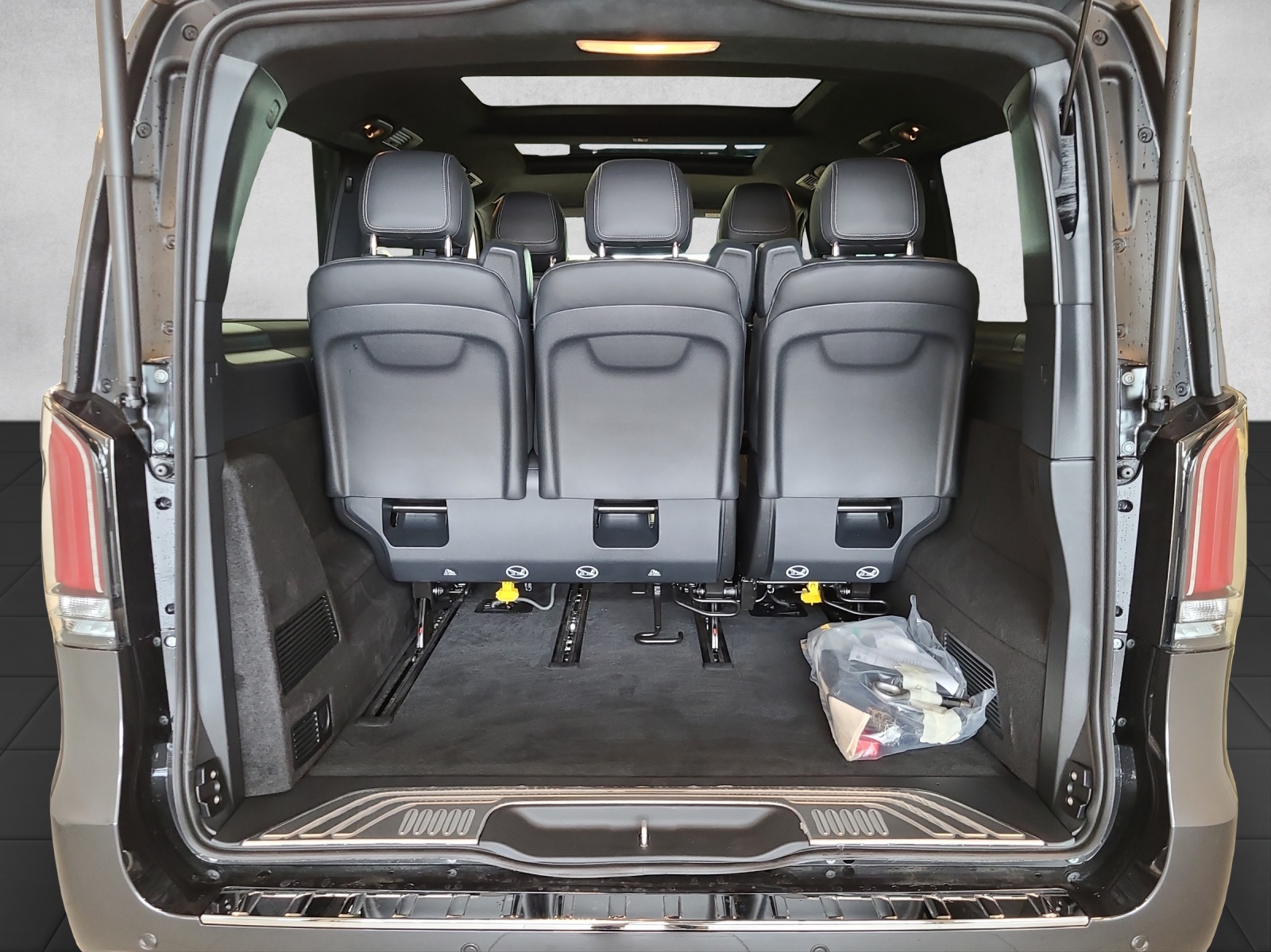MERCEDES-BENZ V 300 d lang 4Matic Swiss Edition 9G-Tronic-image-14