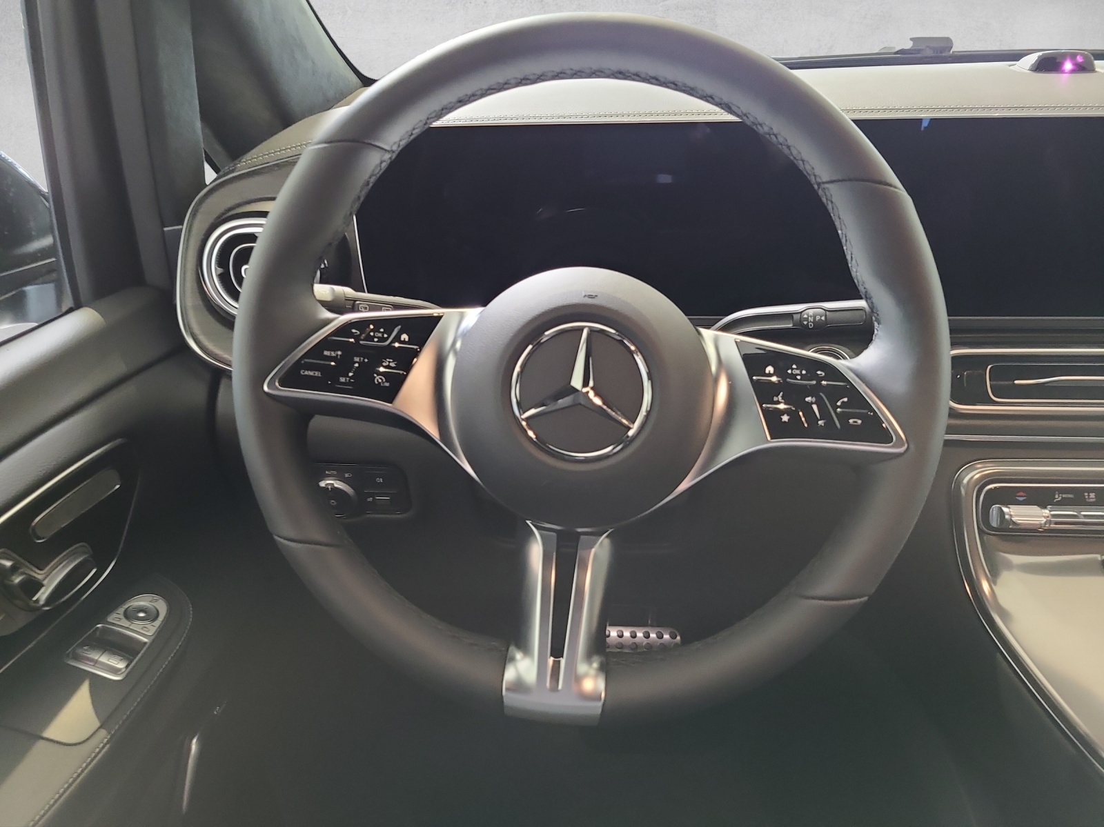 MERCEDES-BENZ V 300 d lang 4Matic Swiss Edition 9G-Tronic-image-12