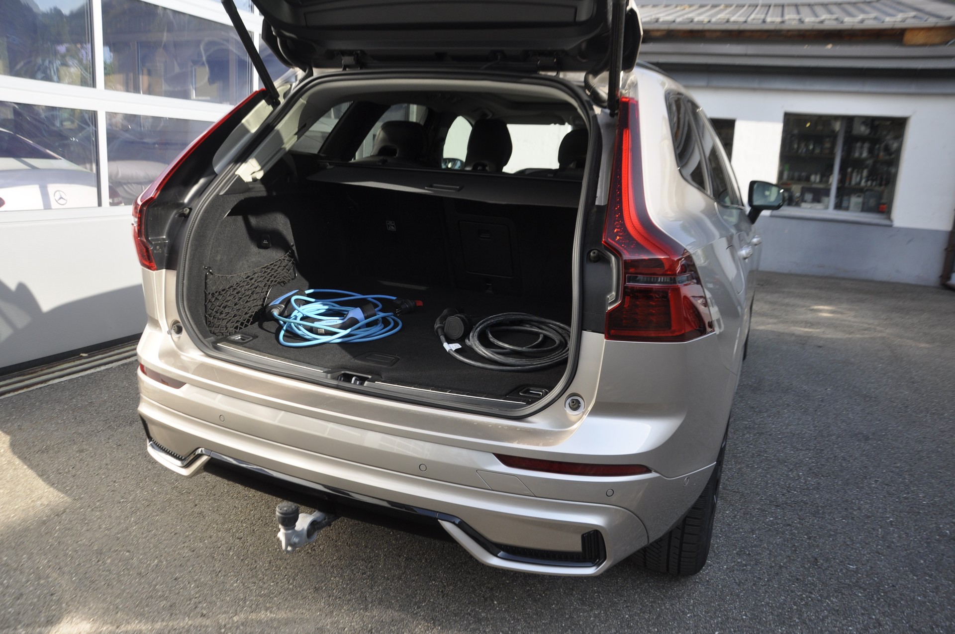 VOLVO XC60 T8 eAWD PluginHybrid Ultra Dark Geartronic I Anhängerkupplung-image-14