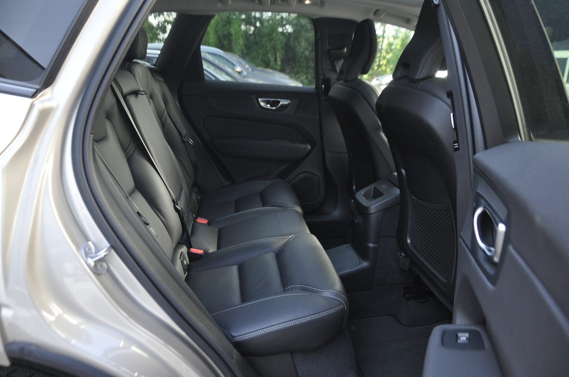 VOLVO XC60 T8 eAWD PluginHybrid Ultra Dark Geartronic I Anhängerkupplung-image-8