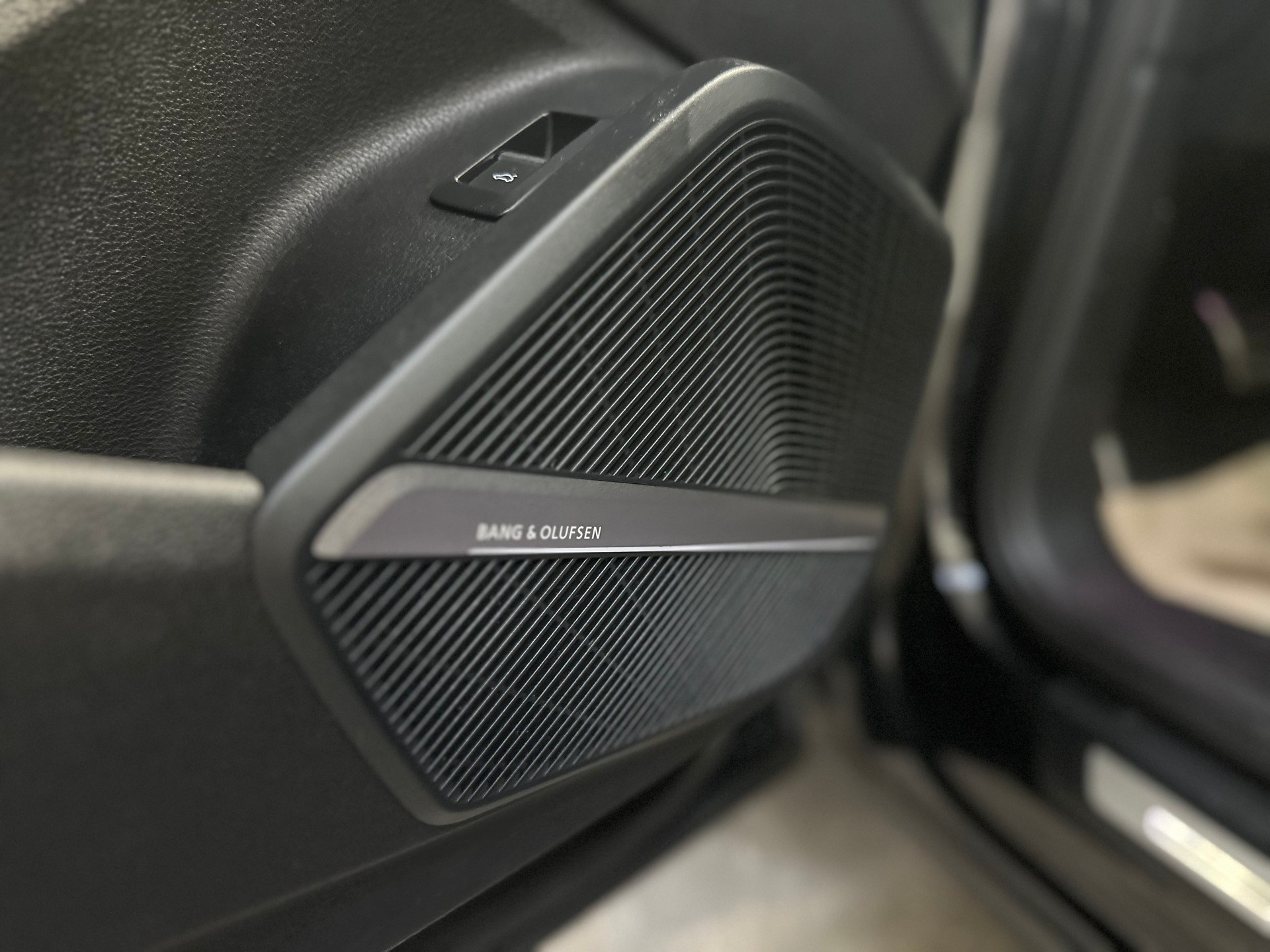 AUDI Q5 2.0 TFSI sport quattro S-tronic-image-17