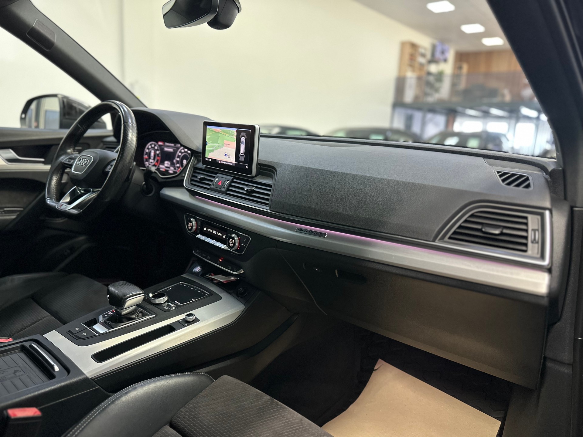 AUDI Q5 2.0 TFSI sport quattro S-tronic-image-11