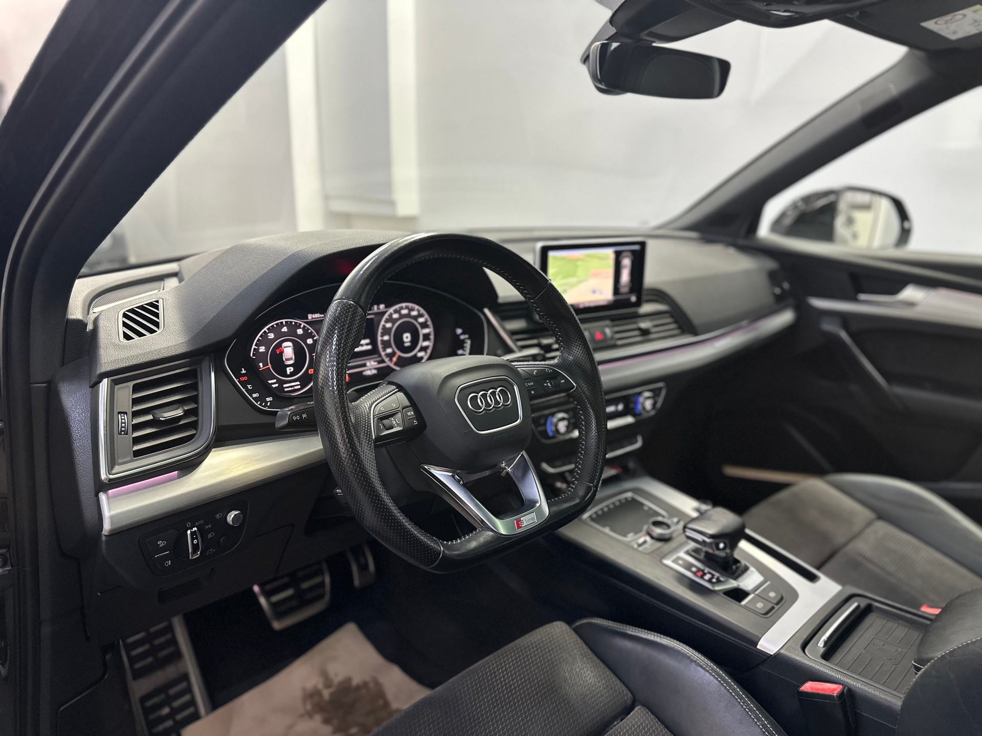 AUDI Q5 2.0 TFSI sport quattro S-tronic-image-12
