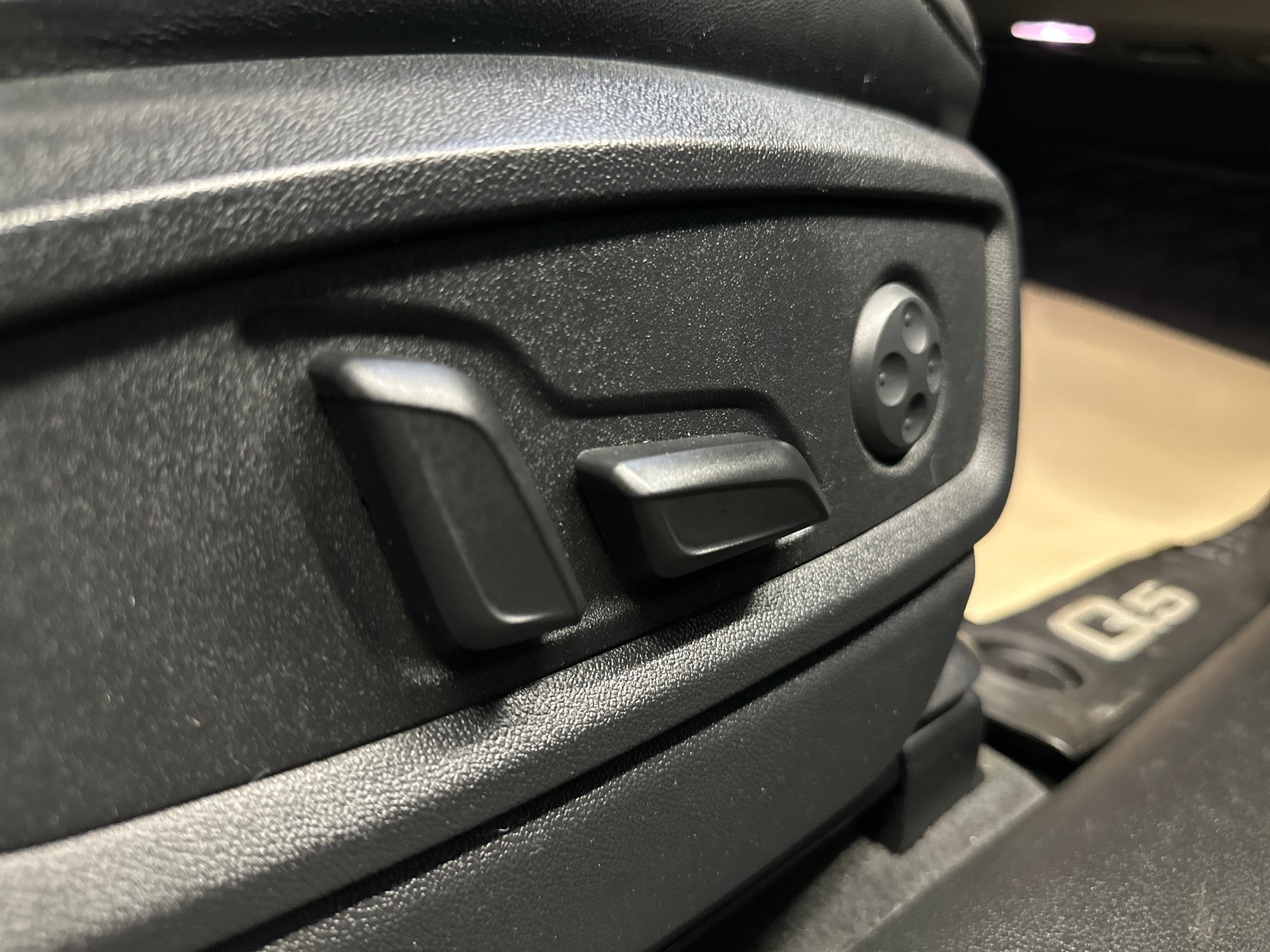 AUDI Q5 2.0 TFSI sport quattro S-tronic-image-15