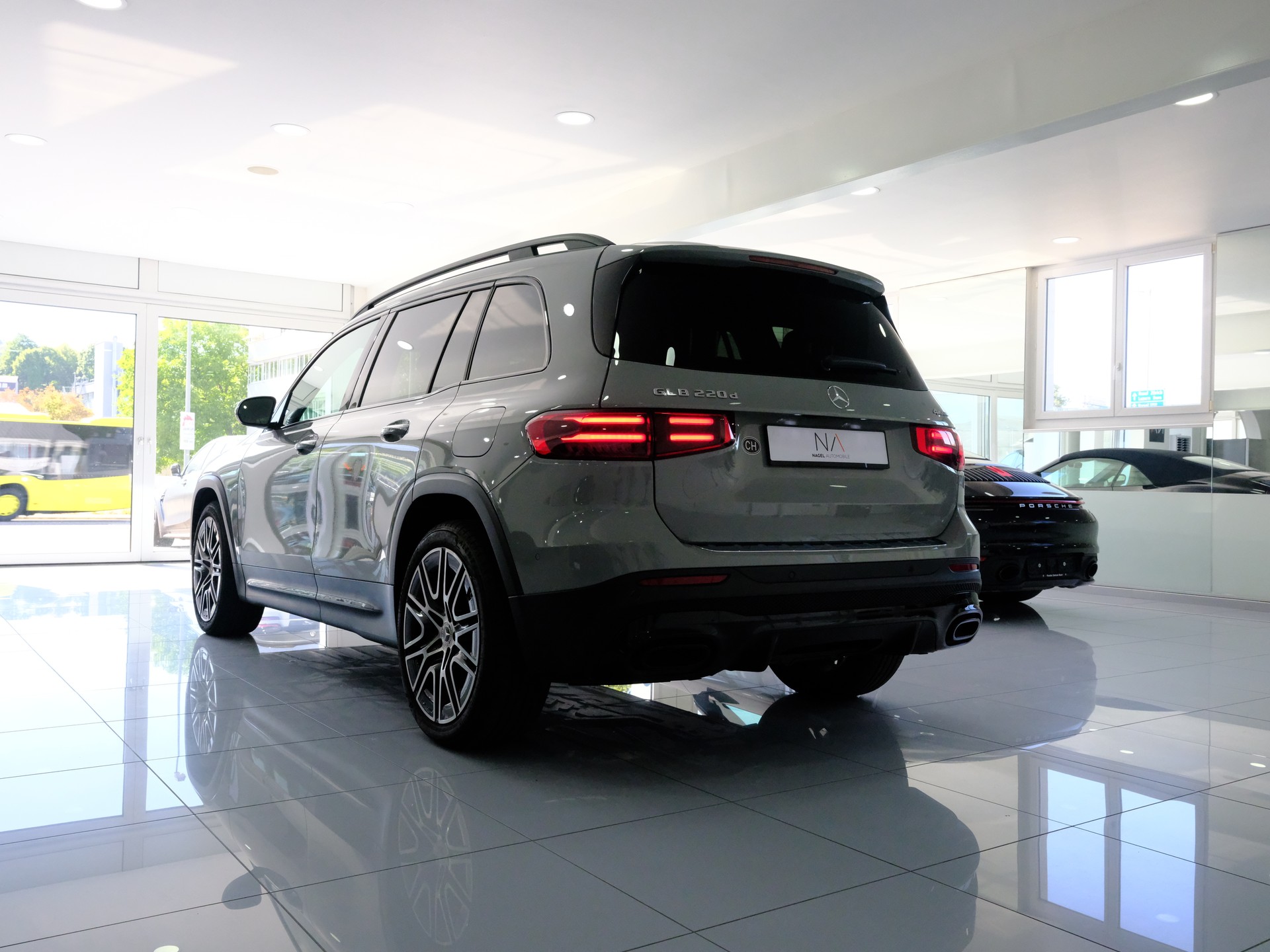 MERCEDES-BENZ GLB 220 d 4Matic 8G-Tronic-image-4