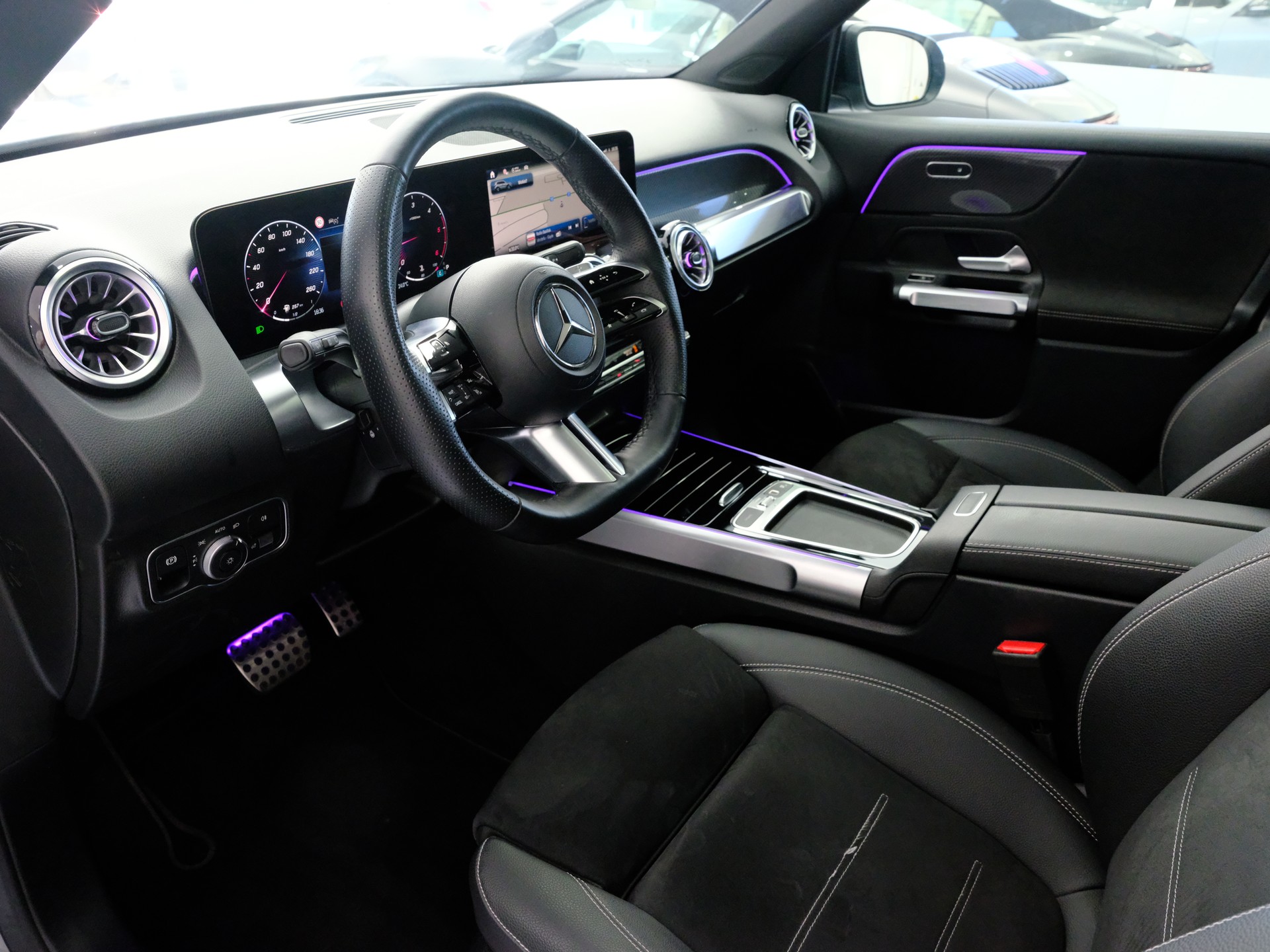 MERCEDES-BENZ GLB 220 d 4Matic 8G-Tronic-image-9