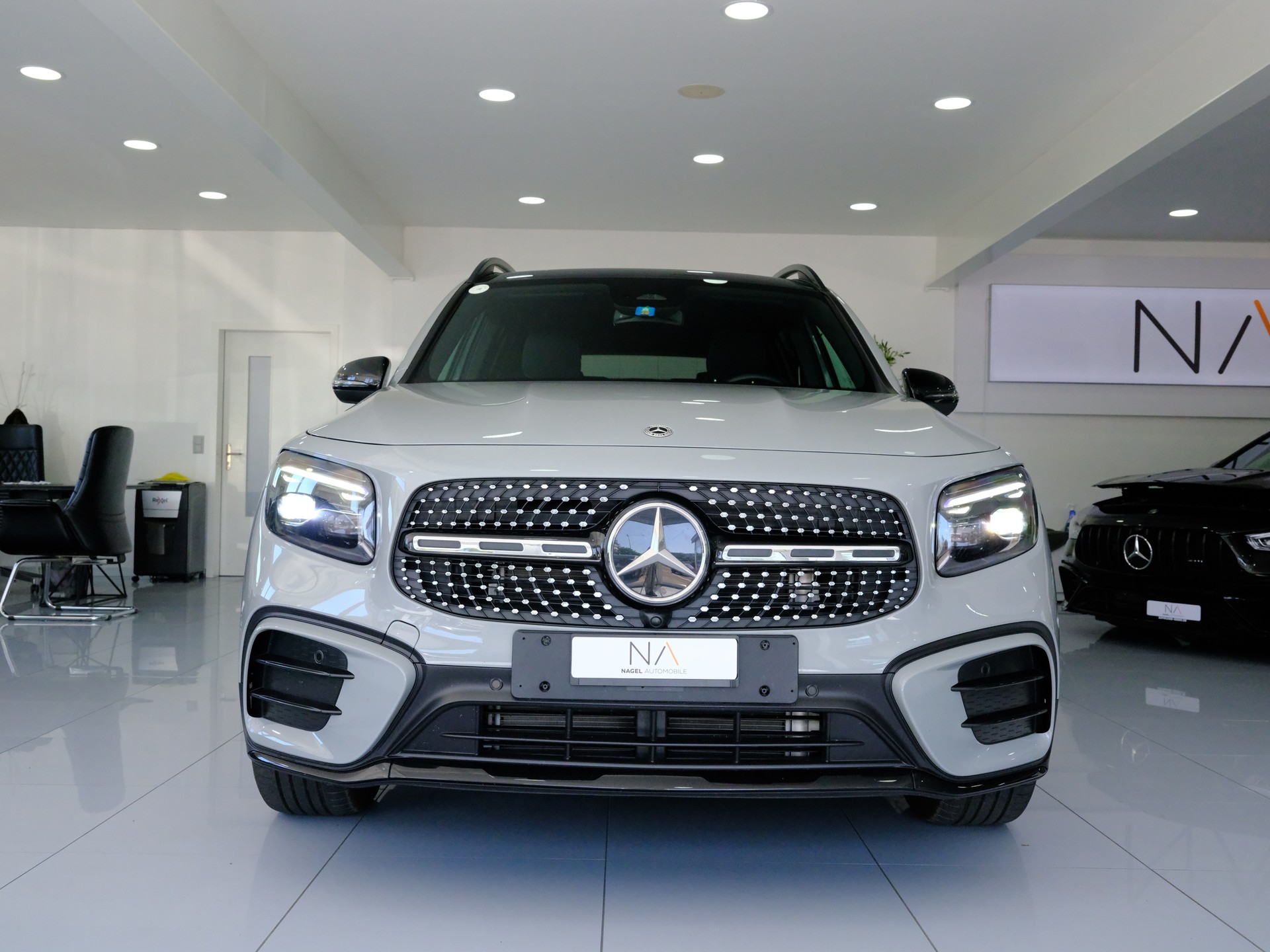 MERCEDES-BENZ GLB 220 d 4Matic 8G-Tronic-image-2