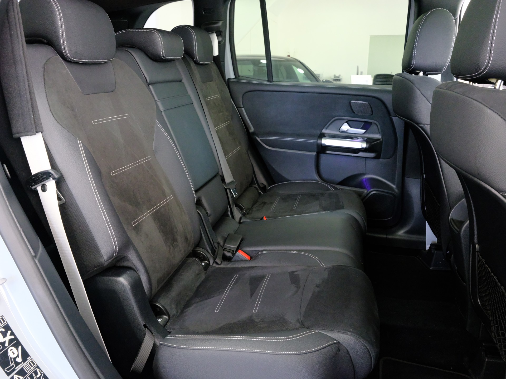 MERCEDES-BENZ GLB 220 d 4Matic 8G-Tronic-image-14