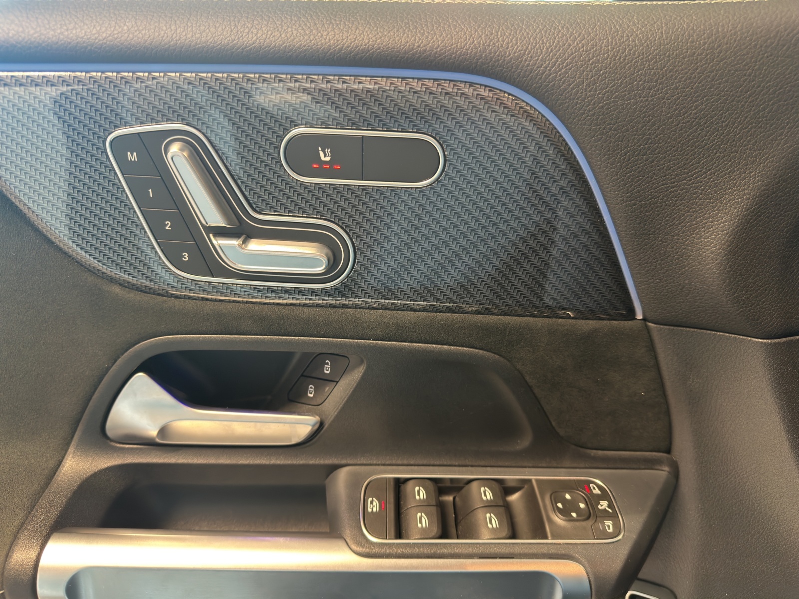 MERCEDES-BENZ GLB 250 4Matic 8G-Tronic-image-12