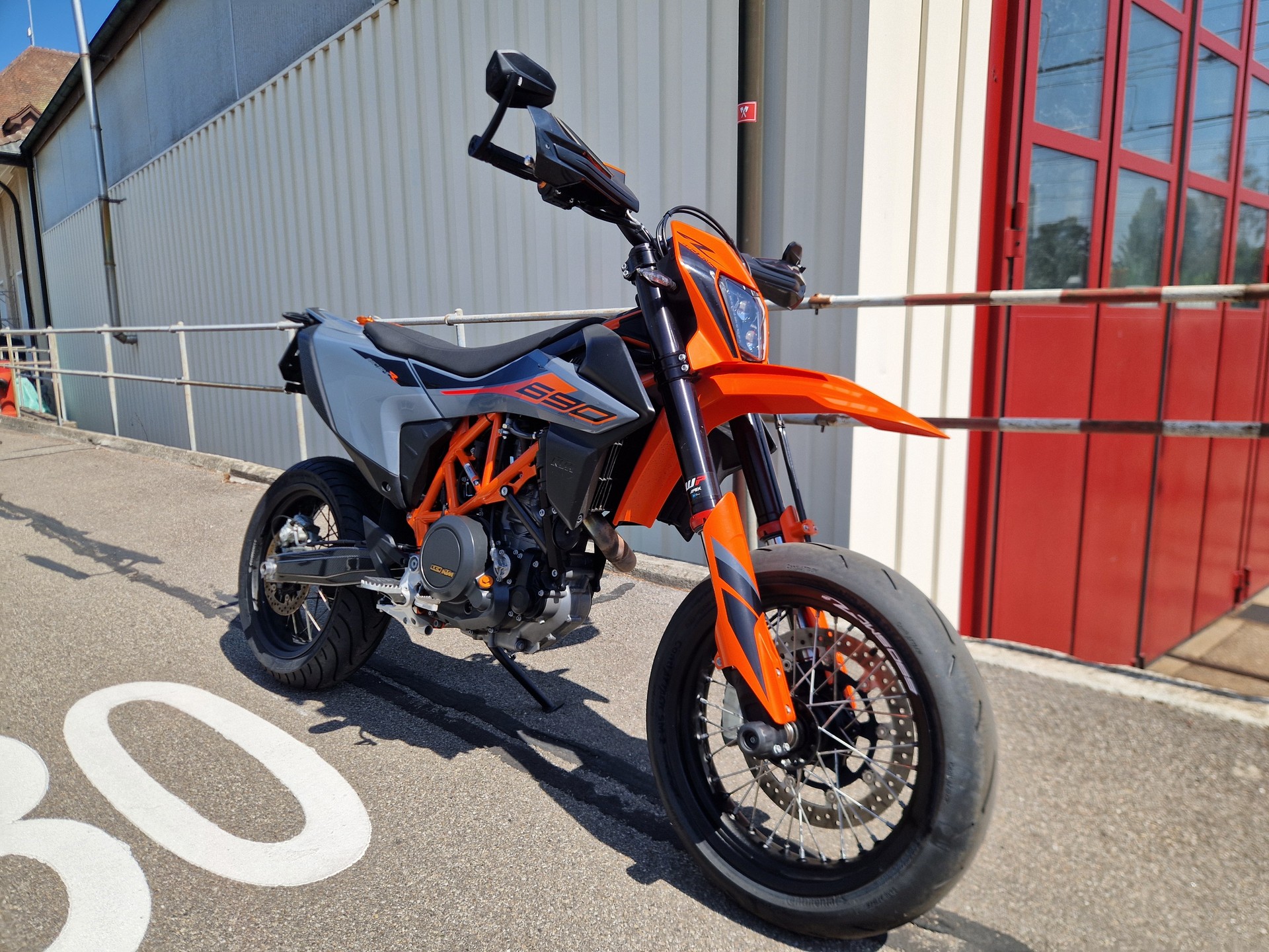 KTM 690 SMC R ABS (35 kW)-showroom-element-1