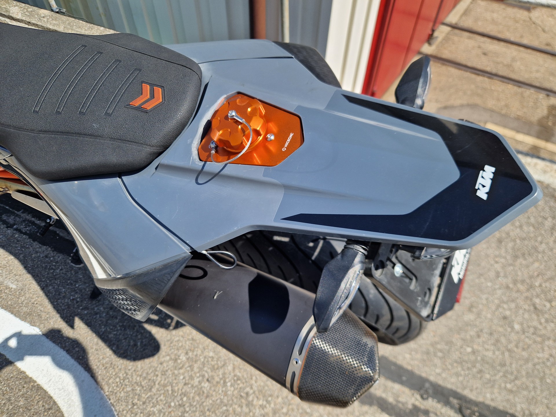 KTM 690 SMC R ABS (35 kW)-image-6