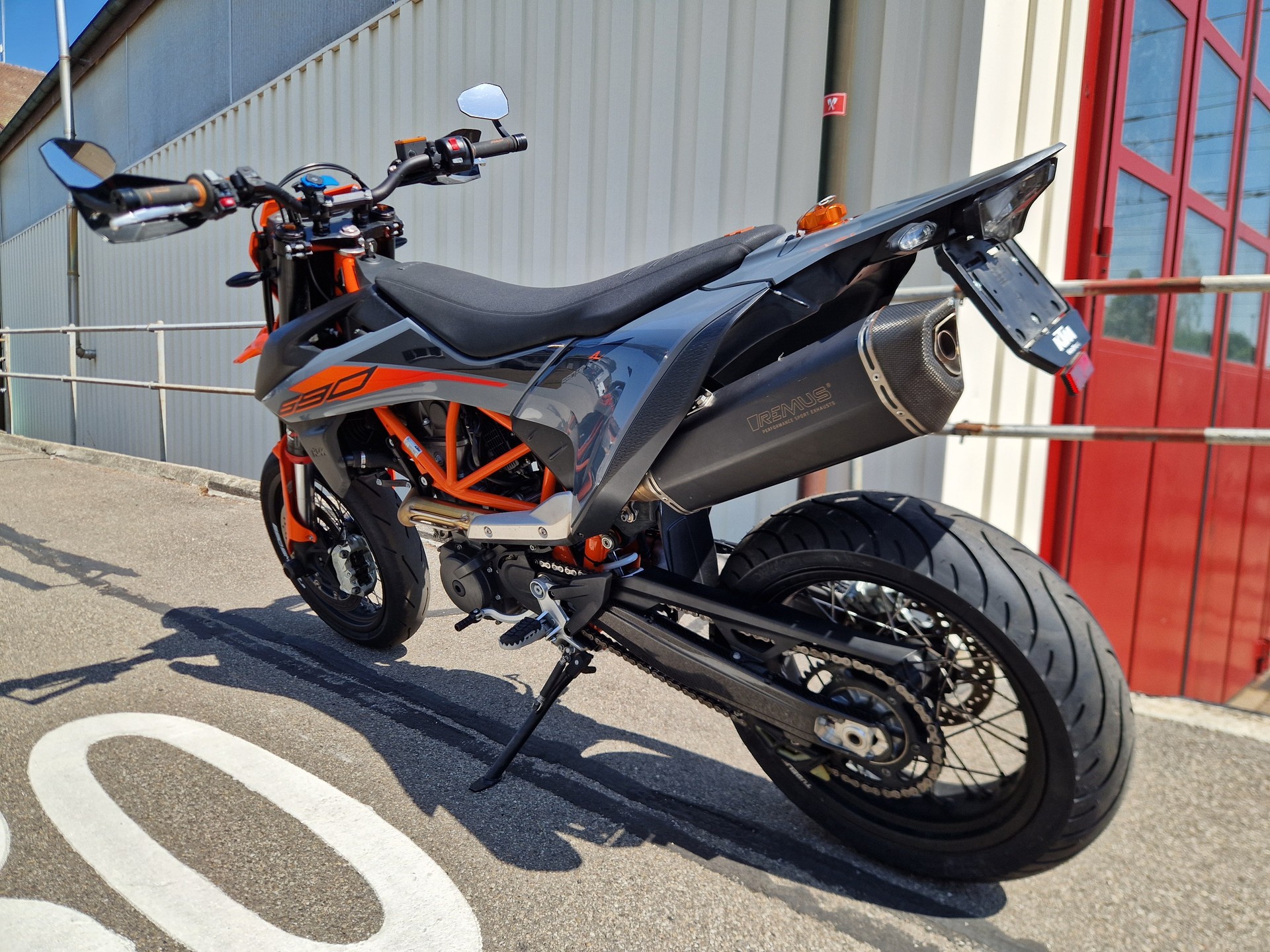 KTM 690 SMC R ABS (35 kW)-showroom-element-3