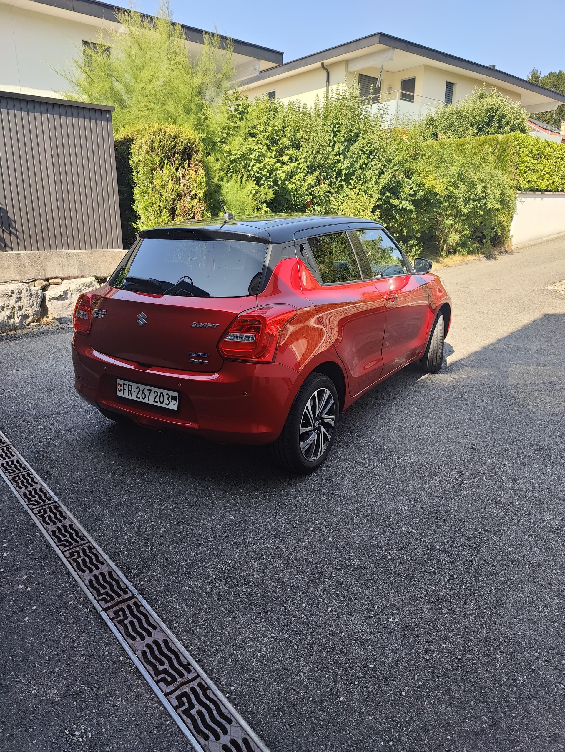 SUZUKI 1.2 Compact Top Hybrid 4x4-image-2