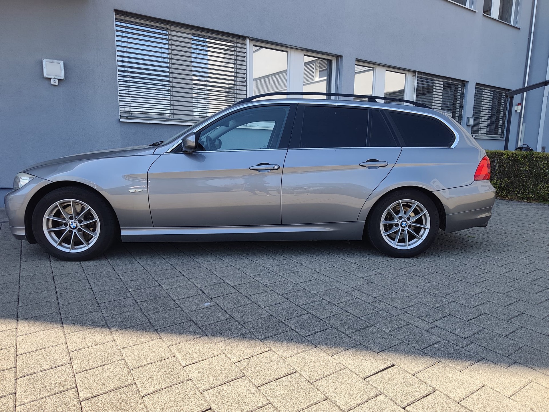 BMW 325i Touring more4you Steptronic-image-1
