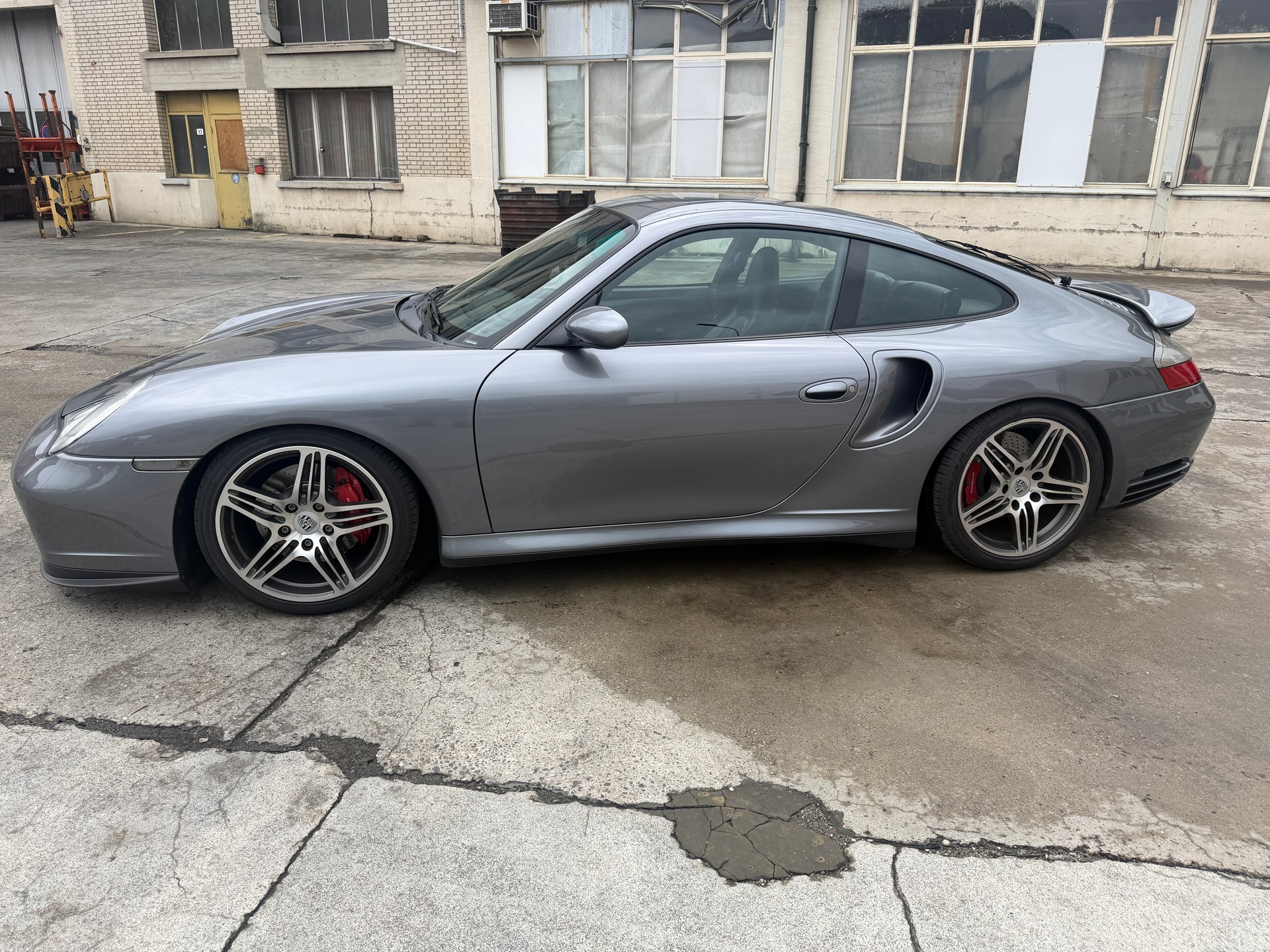 PORSCHE 911 Turbo-image-5