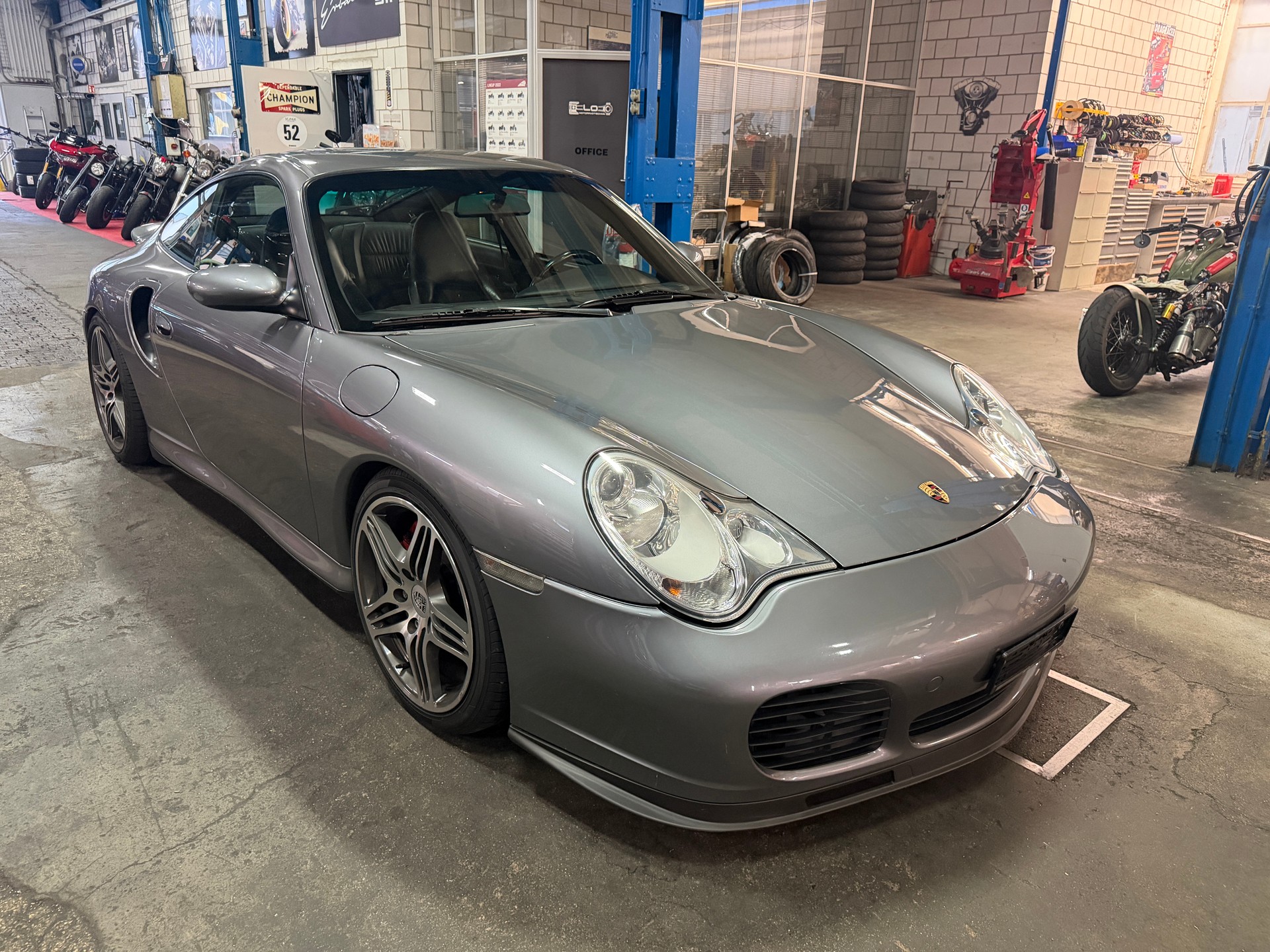 PORSCHE 911 Turbo-image-1