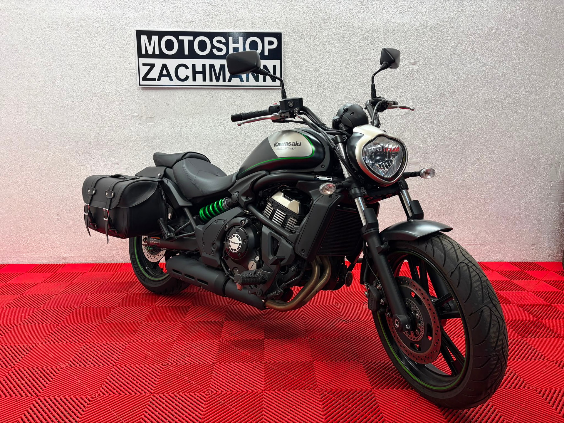 KAWASAKI Vulcan S ABS-showroom-element-1