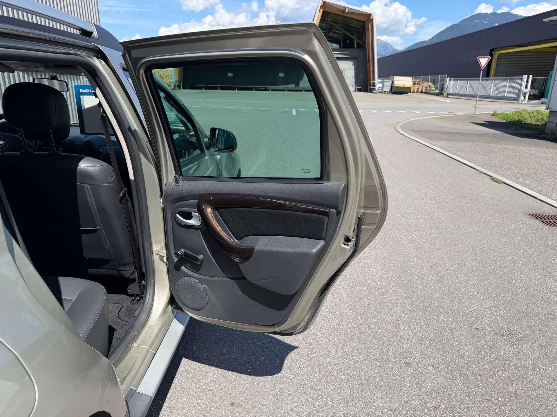 DACIA Duster 1.6 Ambiance 4x4-image-31