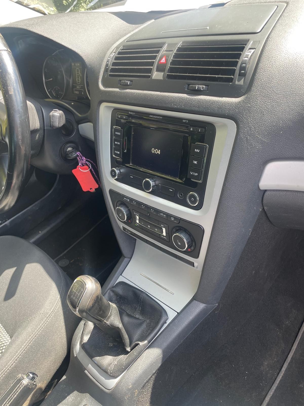 SKODA Octavia Combi 1.8 TSI Laurin & Klement 4x4-image-8