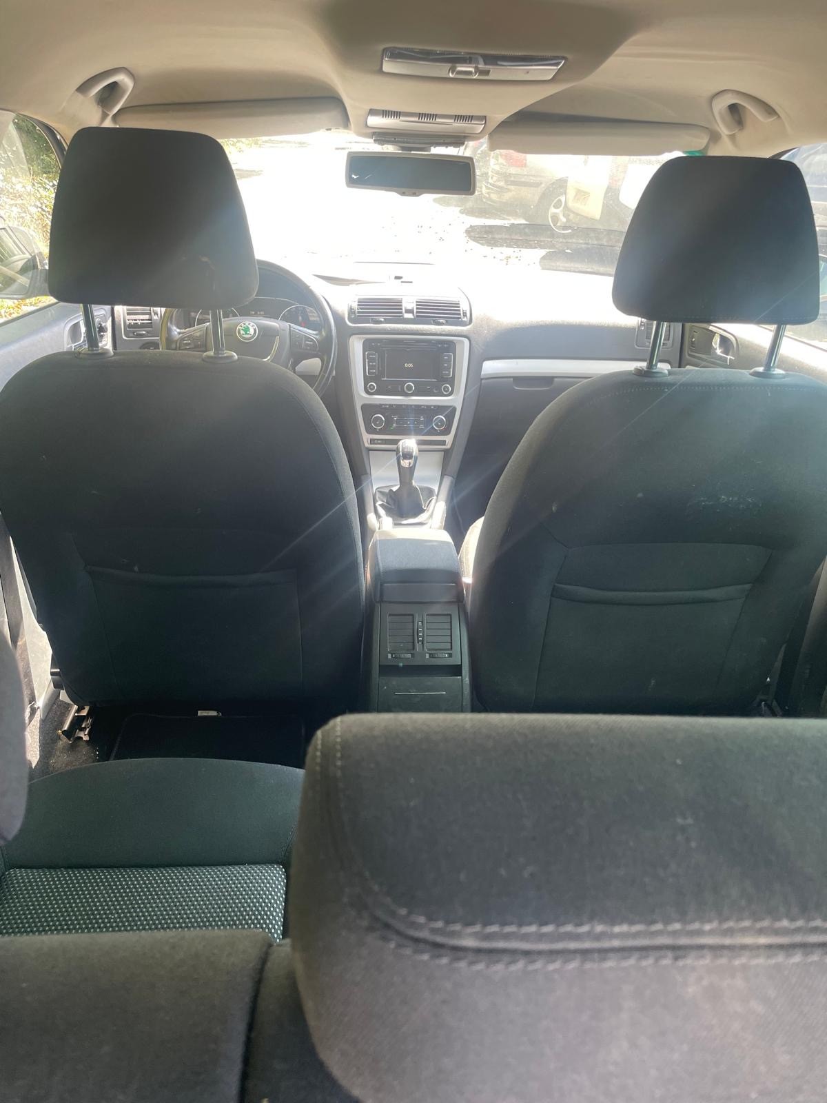 SKODA Octavia Combi 1.8 TSI Laurin & Klement 4x4-image-10