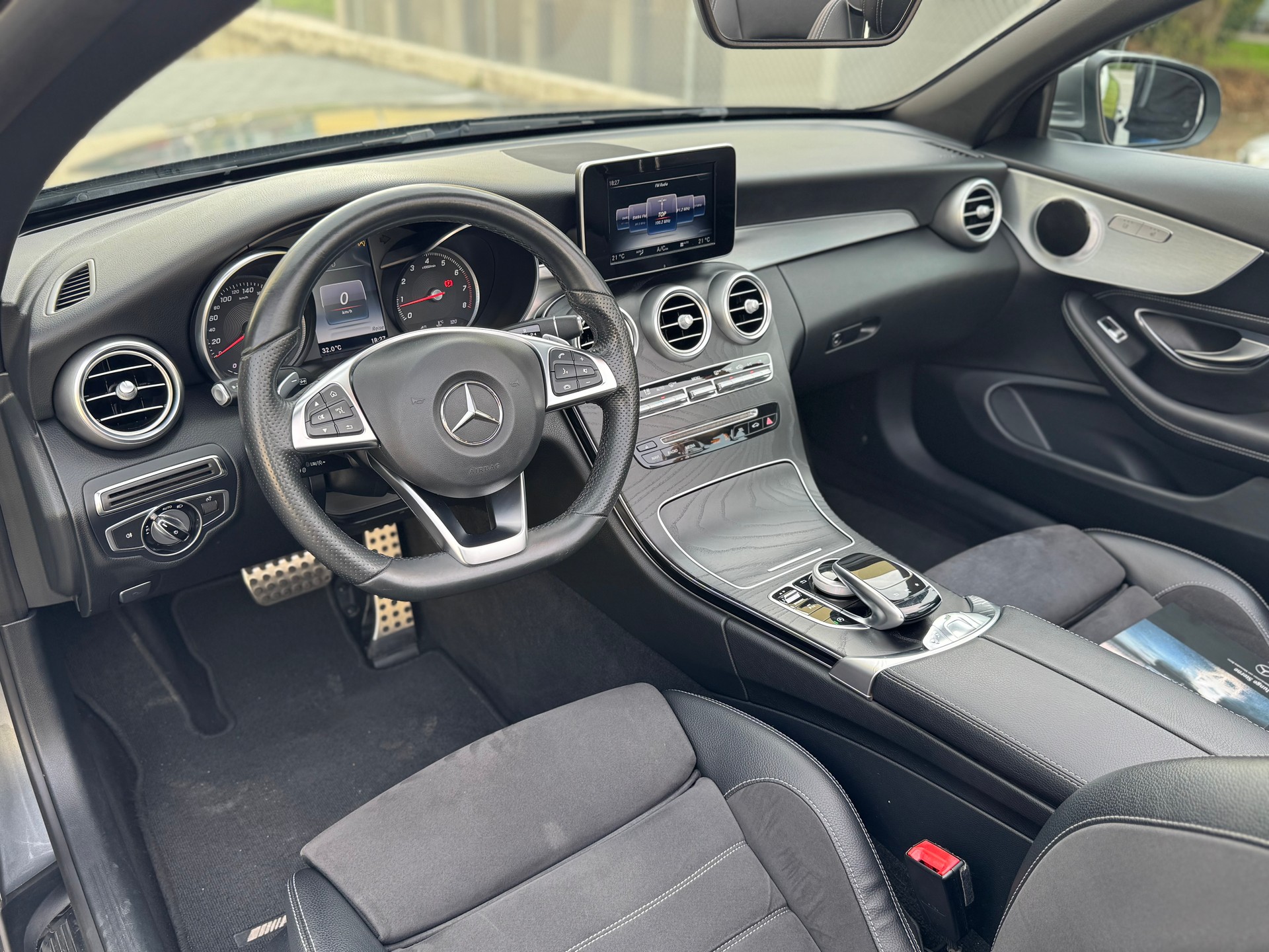 MERCEDES-BENZ C 180 Cabriolet AMG Line 9G-Tronig-image-8