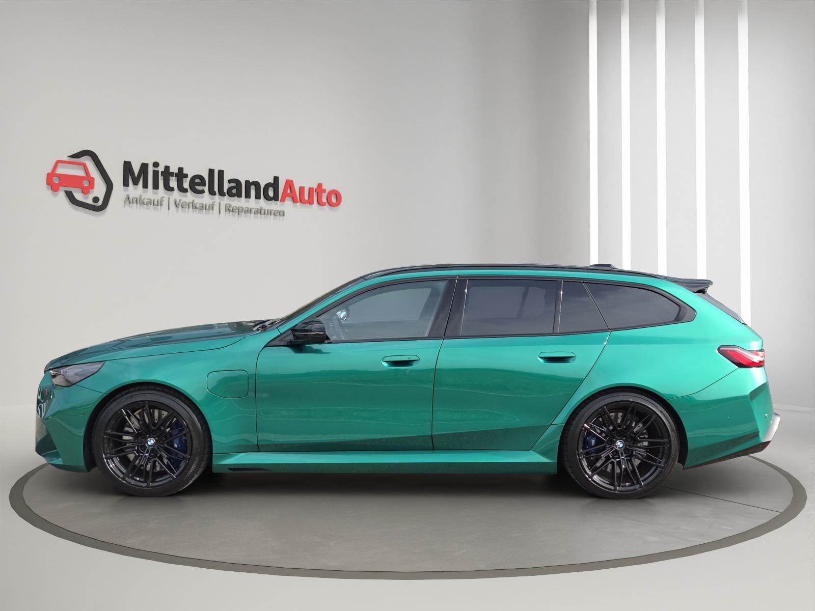 BMW M5 xDrive Touring-image-4