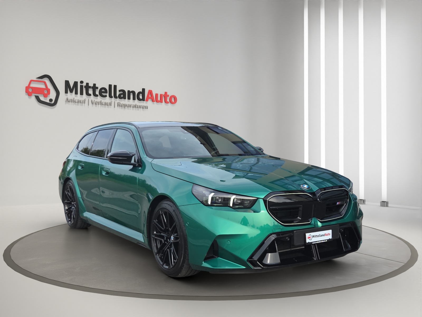 BMW M5 xDrive Touring-showroom-element-2