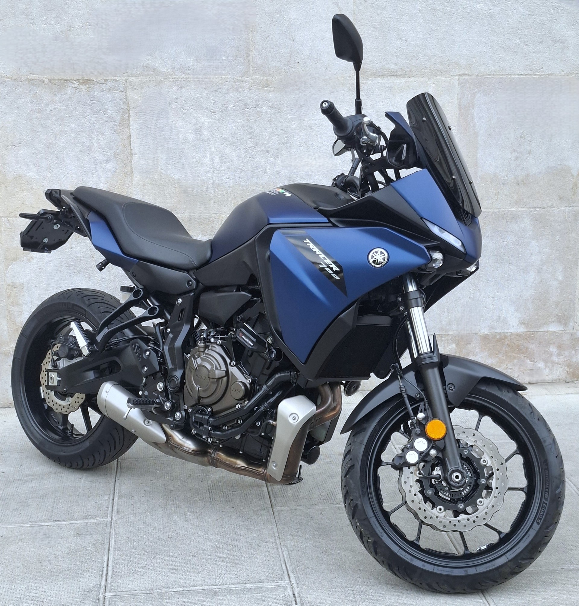 YAMAHA TRACER 7-showroom-element-1