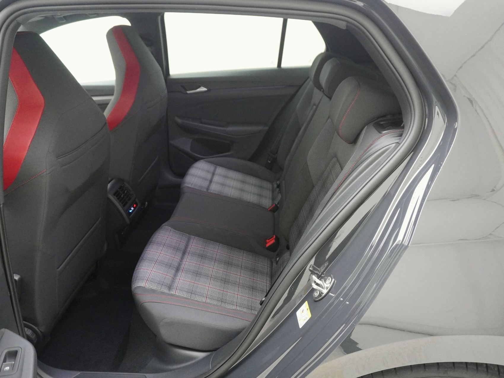 VW Golf VIII 2.0 TSI GTI DSG-image-13