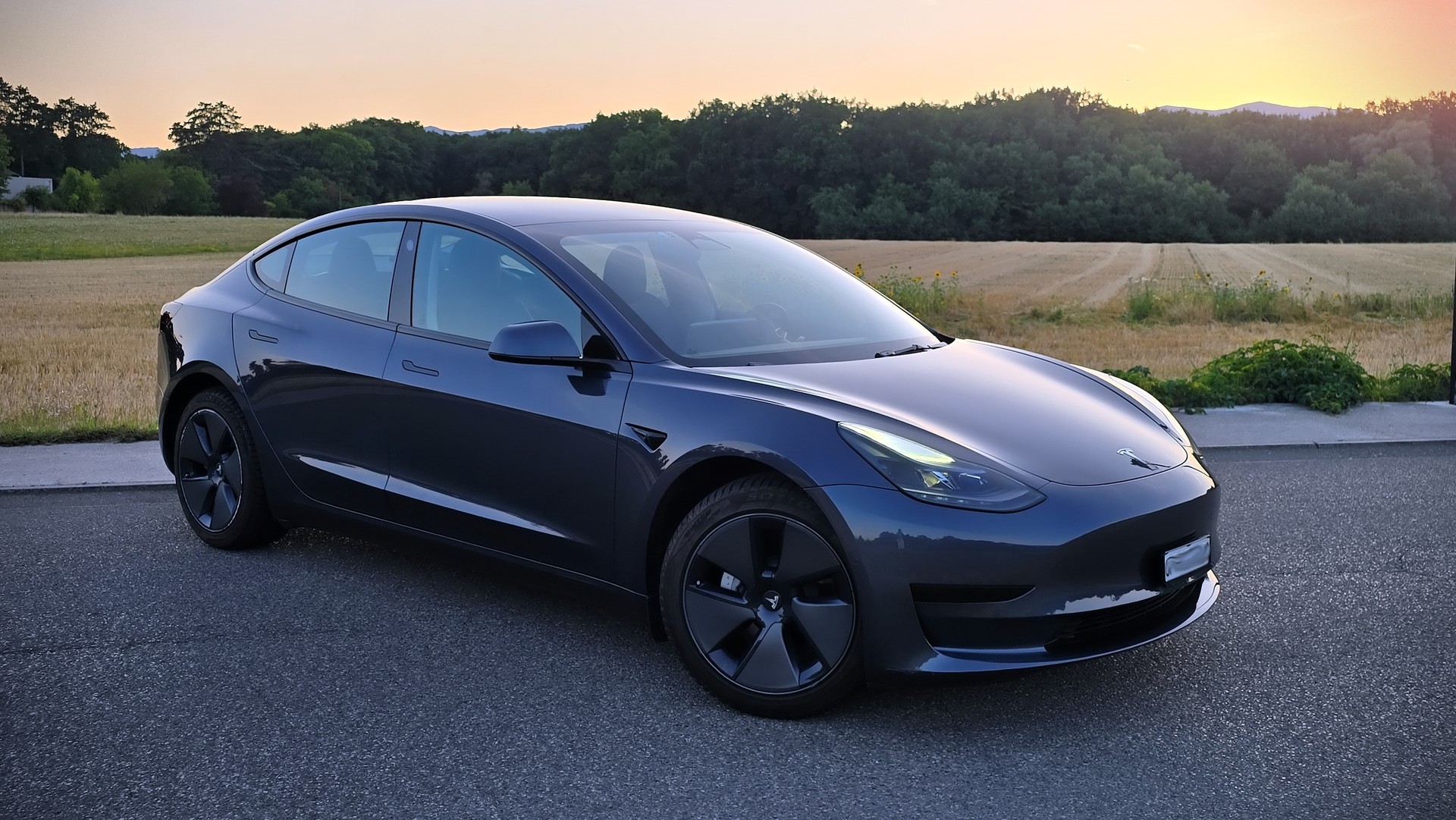 TESLA Standard Range Plus RWD-image-1