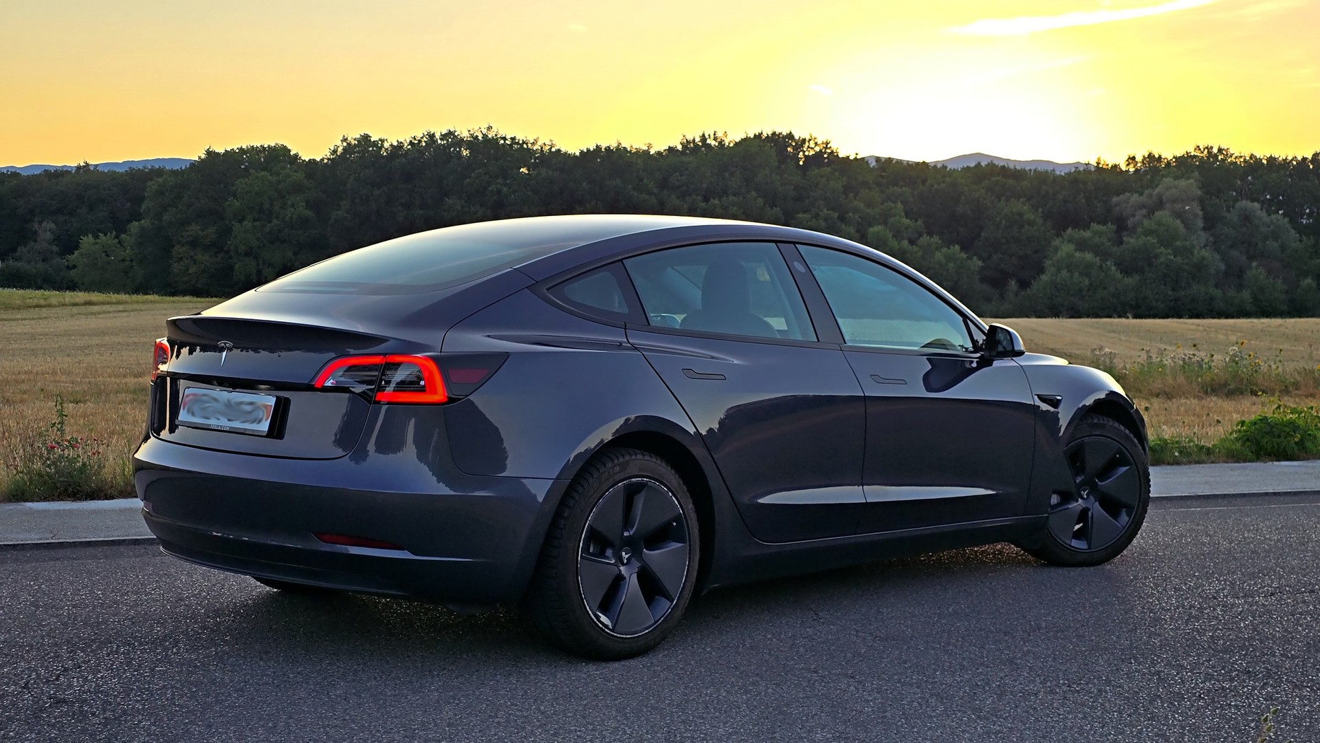 TESLA Standard Range Plus RWD-image-2