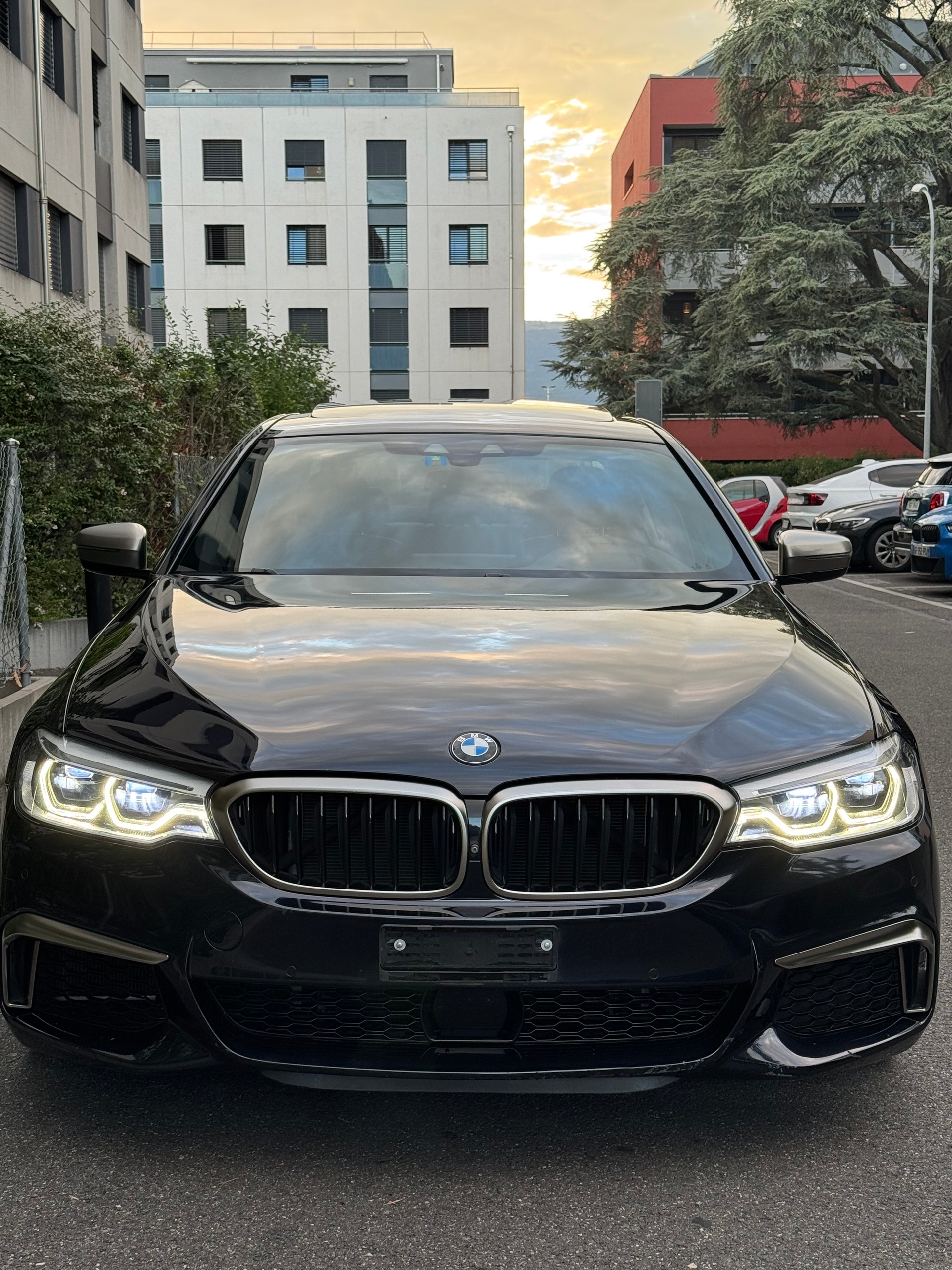 BMW M550i xDrive Steptronic-image-1