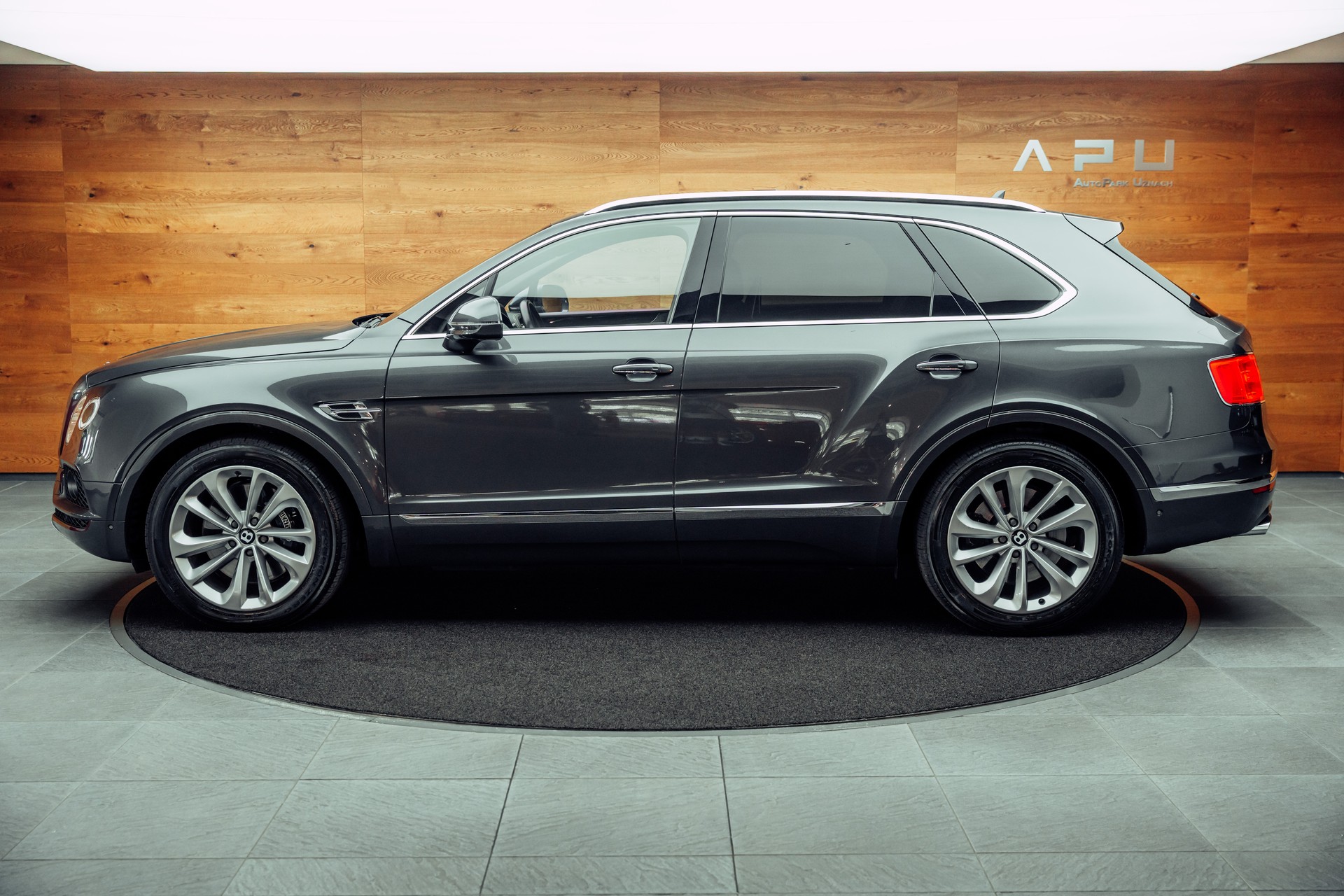 BENTLEY Bentayga W12 Anthracite-image-10