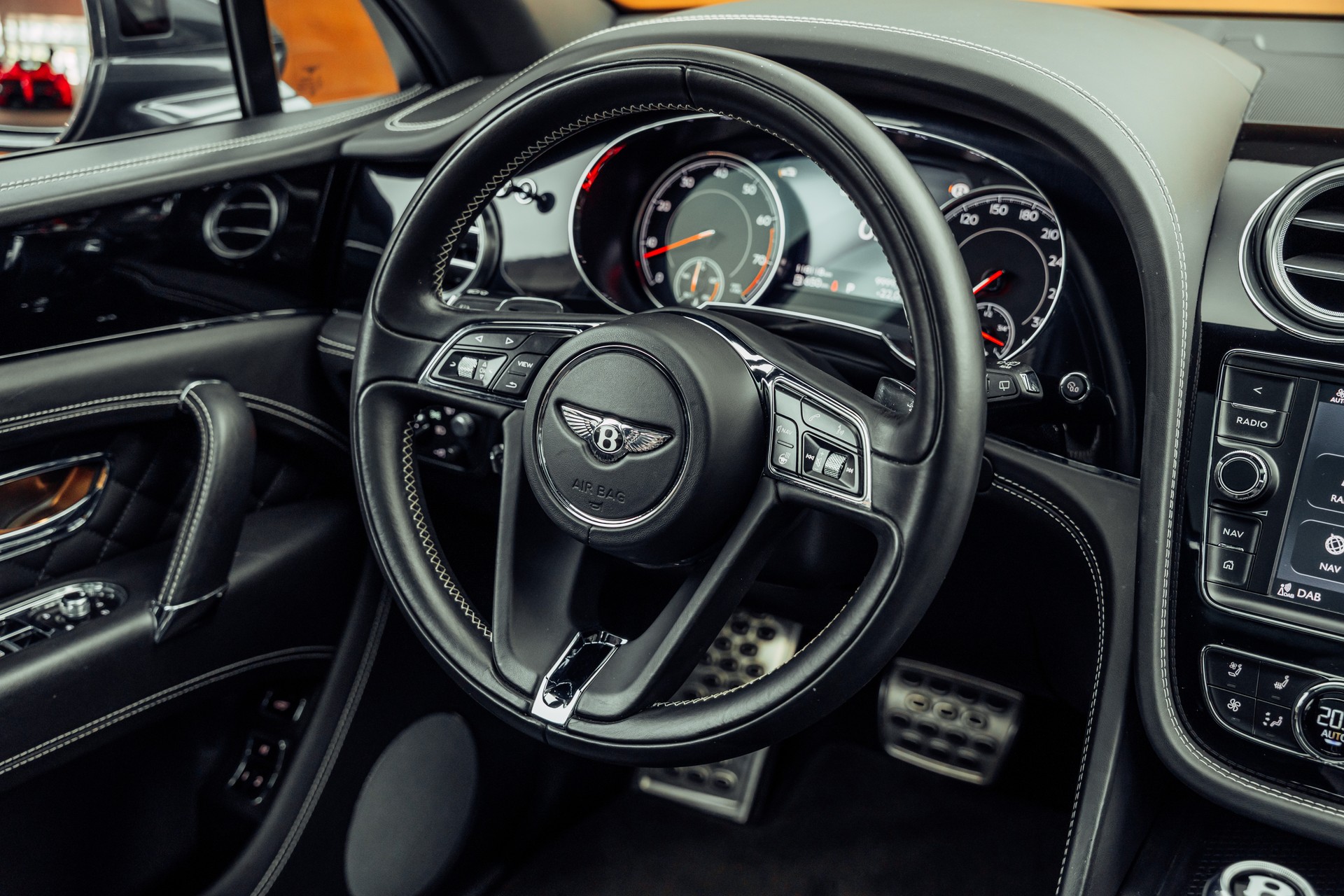BENTLEY Bentayga W12 Anthracite-image-18
