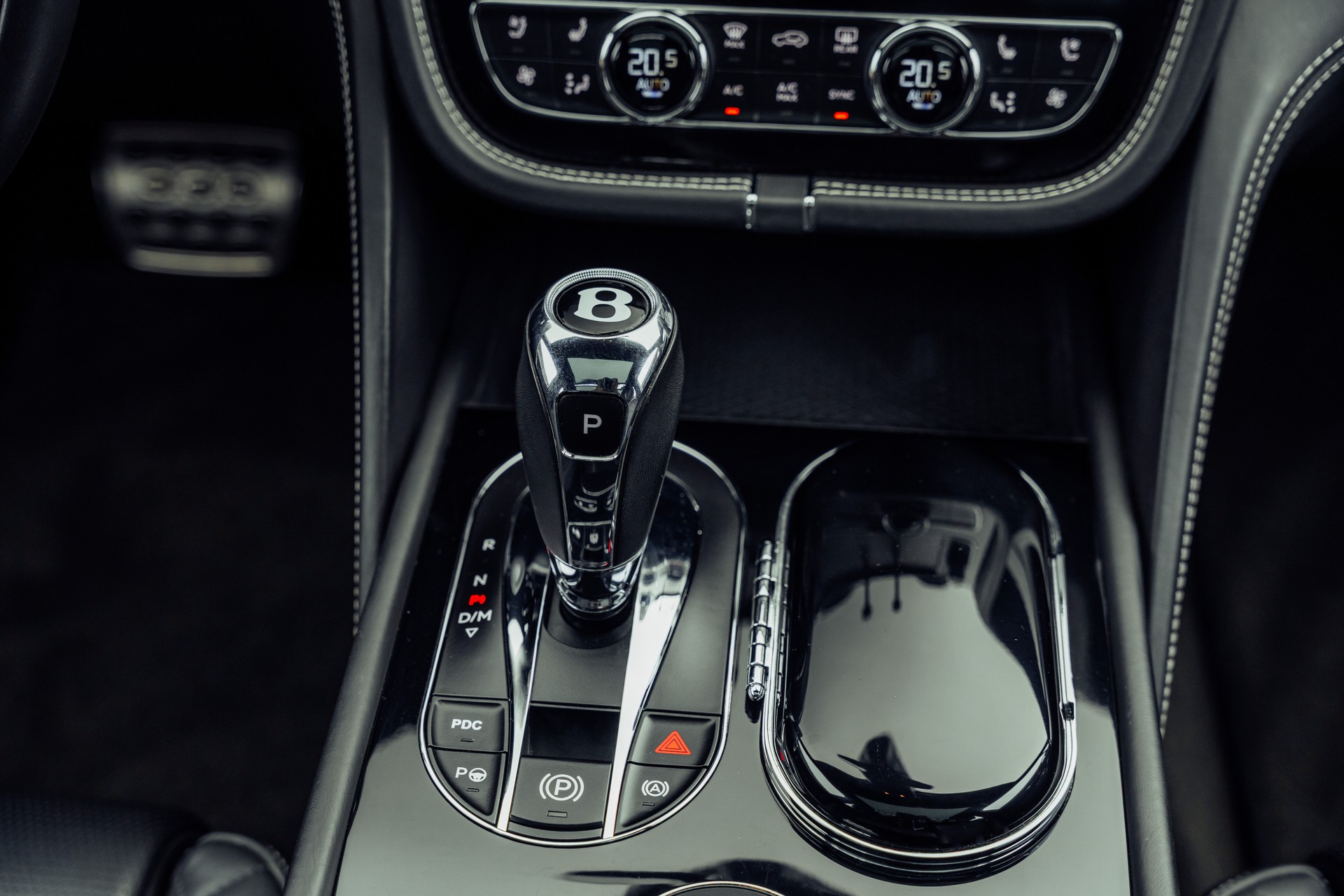 BENTLEY Bentayga W12 Anthracite-image-16