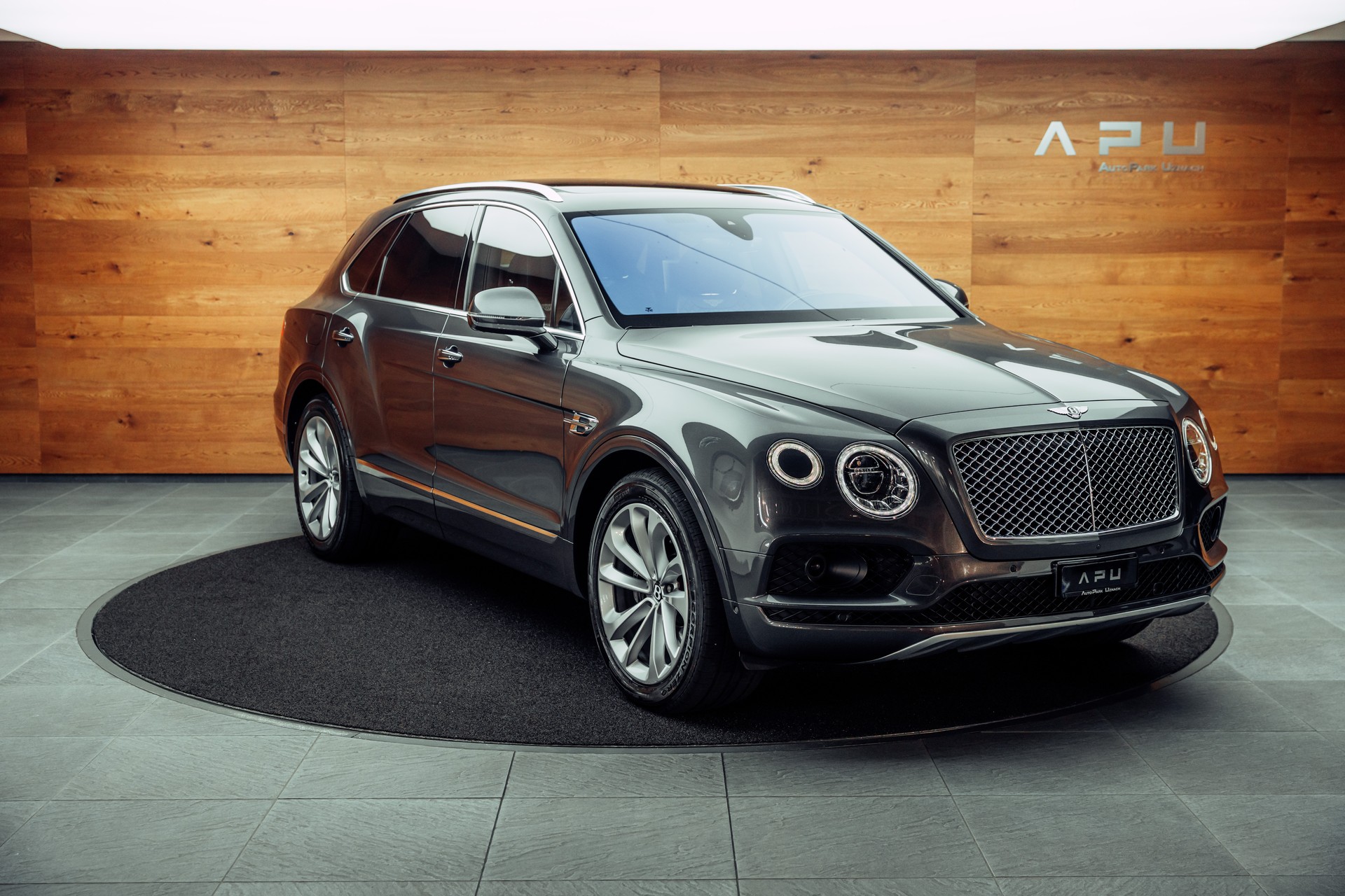 BENTLEY Bentayga W12 Anthracite-image-0