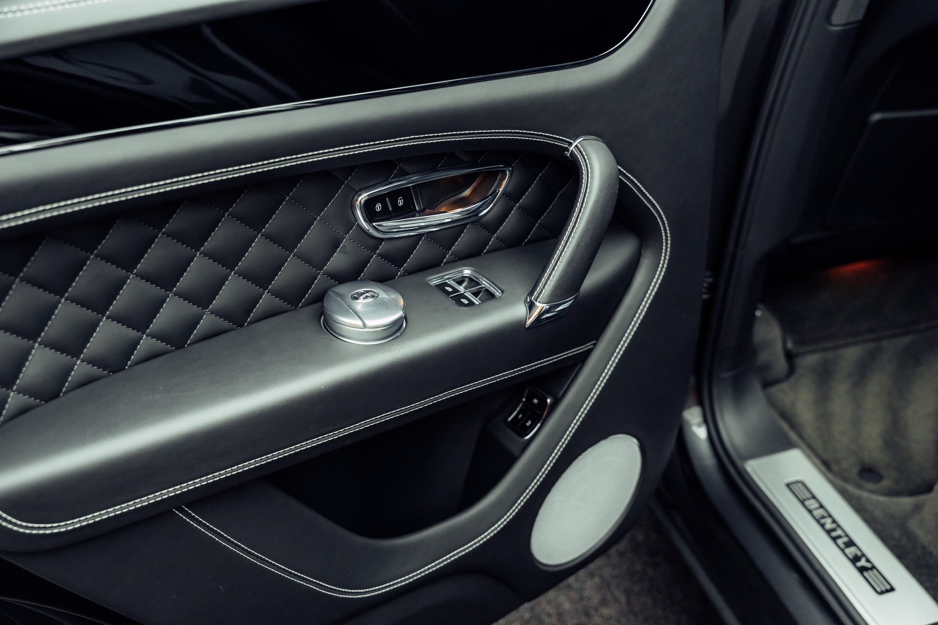 BENTLEY Bentayga W12 Anthracite-image-15
