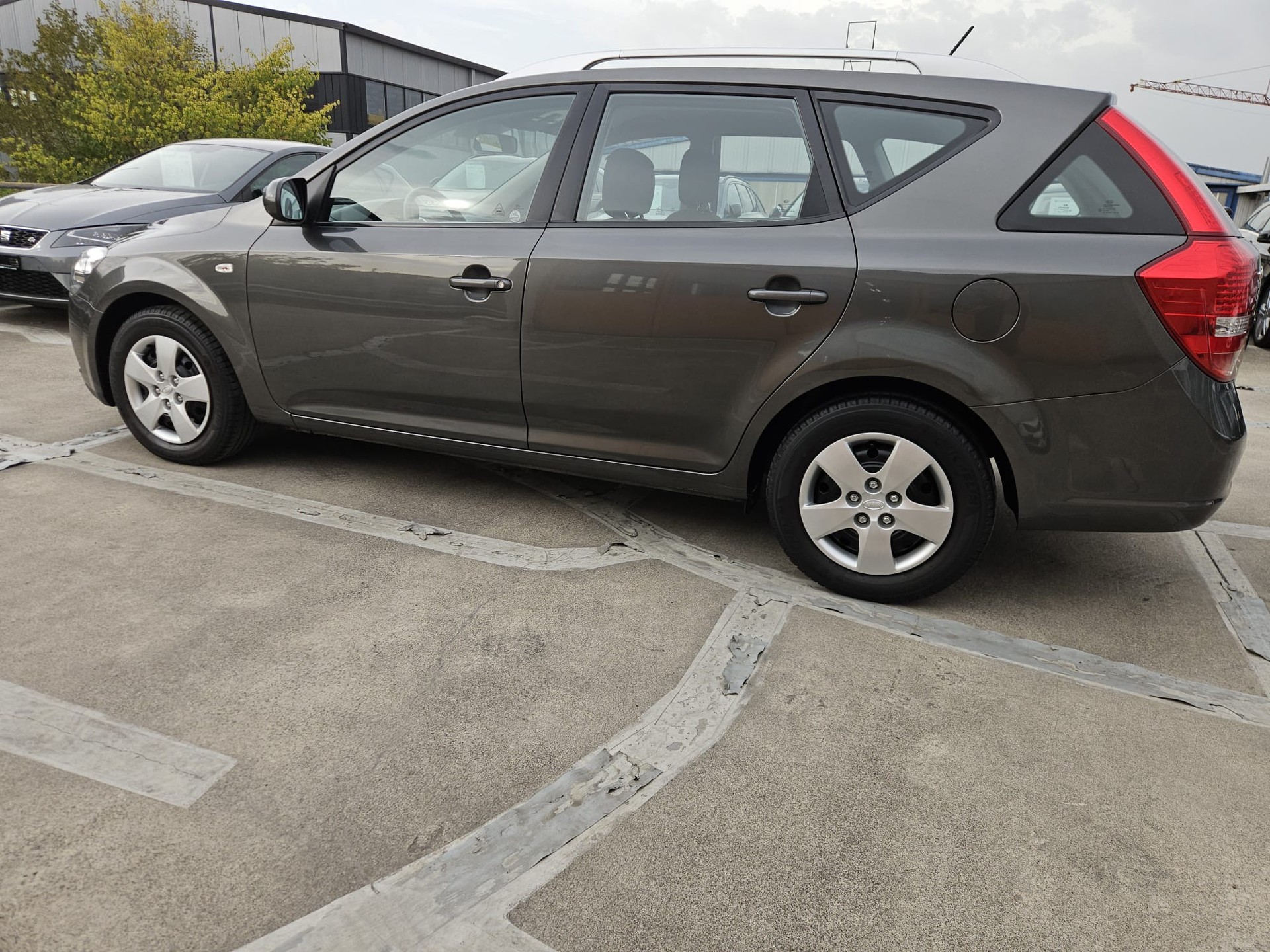 KIA Cee'd Sporty Wagon 1.6 16V Style-showroom-element-1